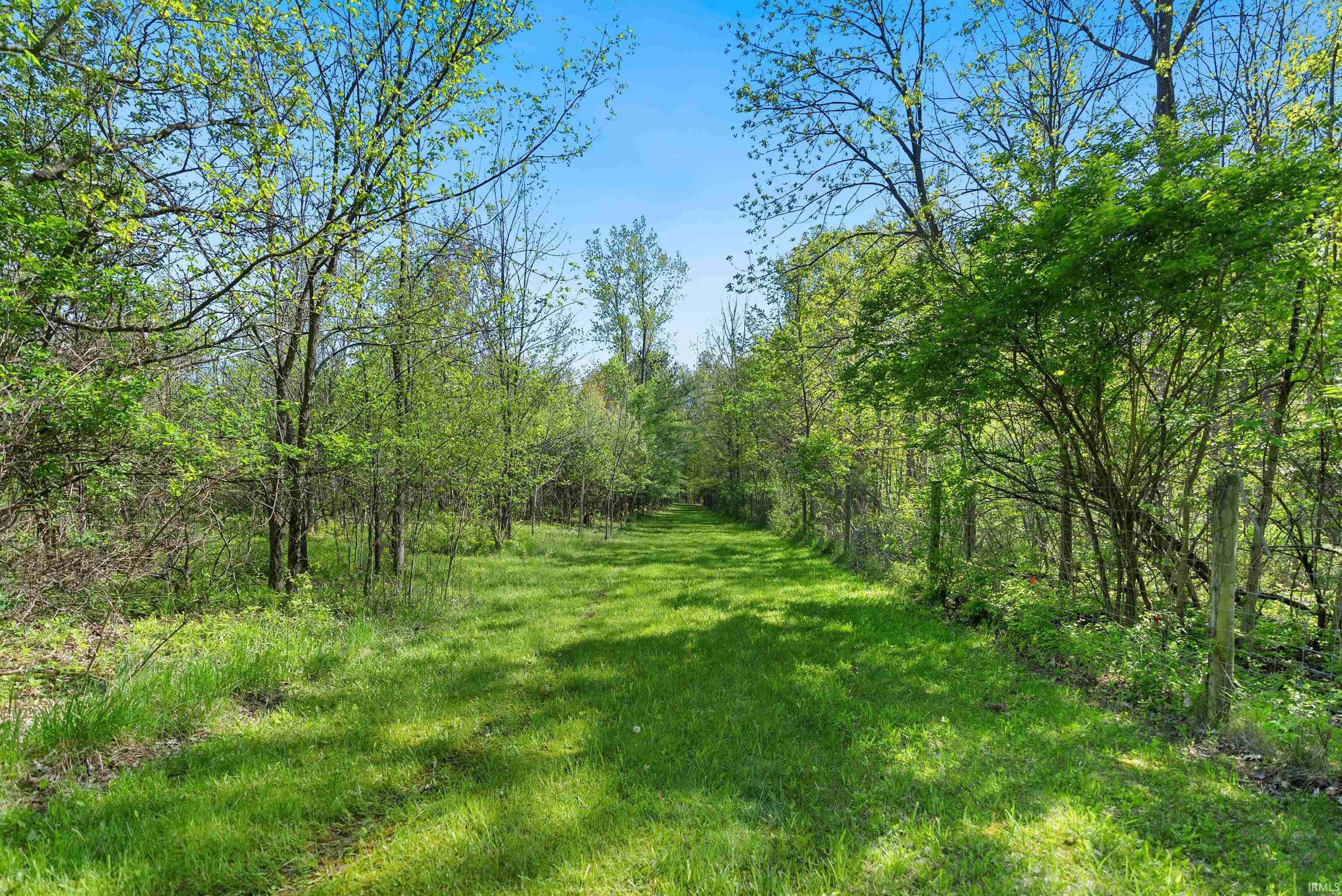 Single Family 6BR 5BA - 12105 Sylvan Meadows Drive, Fort Wayne, IN