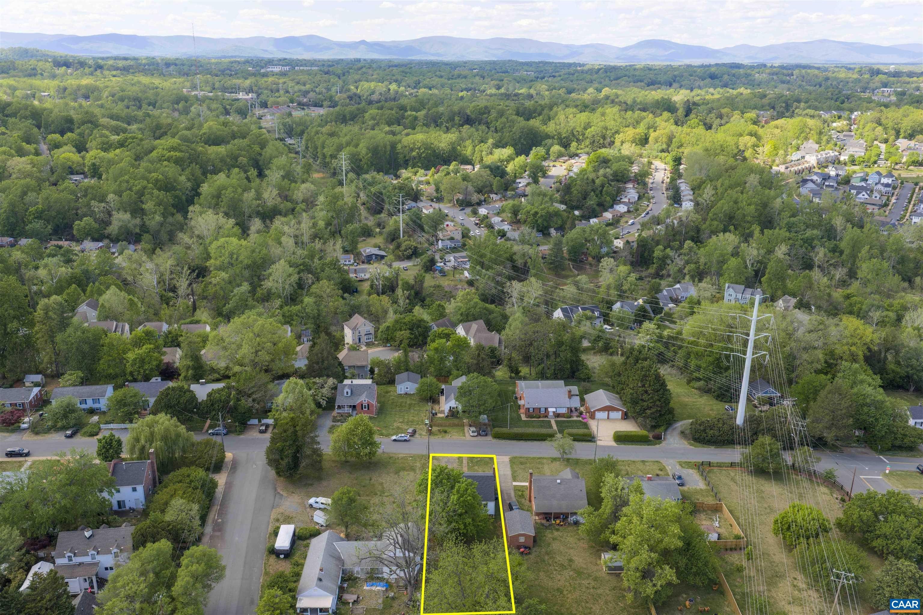 Single Family 2BR 1BA - 1116 LOCUST AVE, CHARLOTTESVILLE, VA