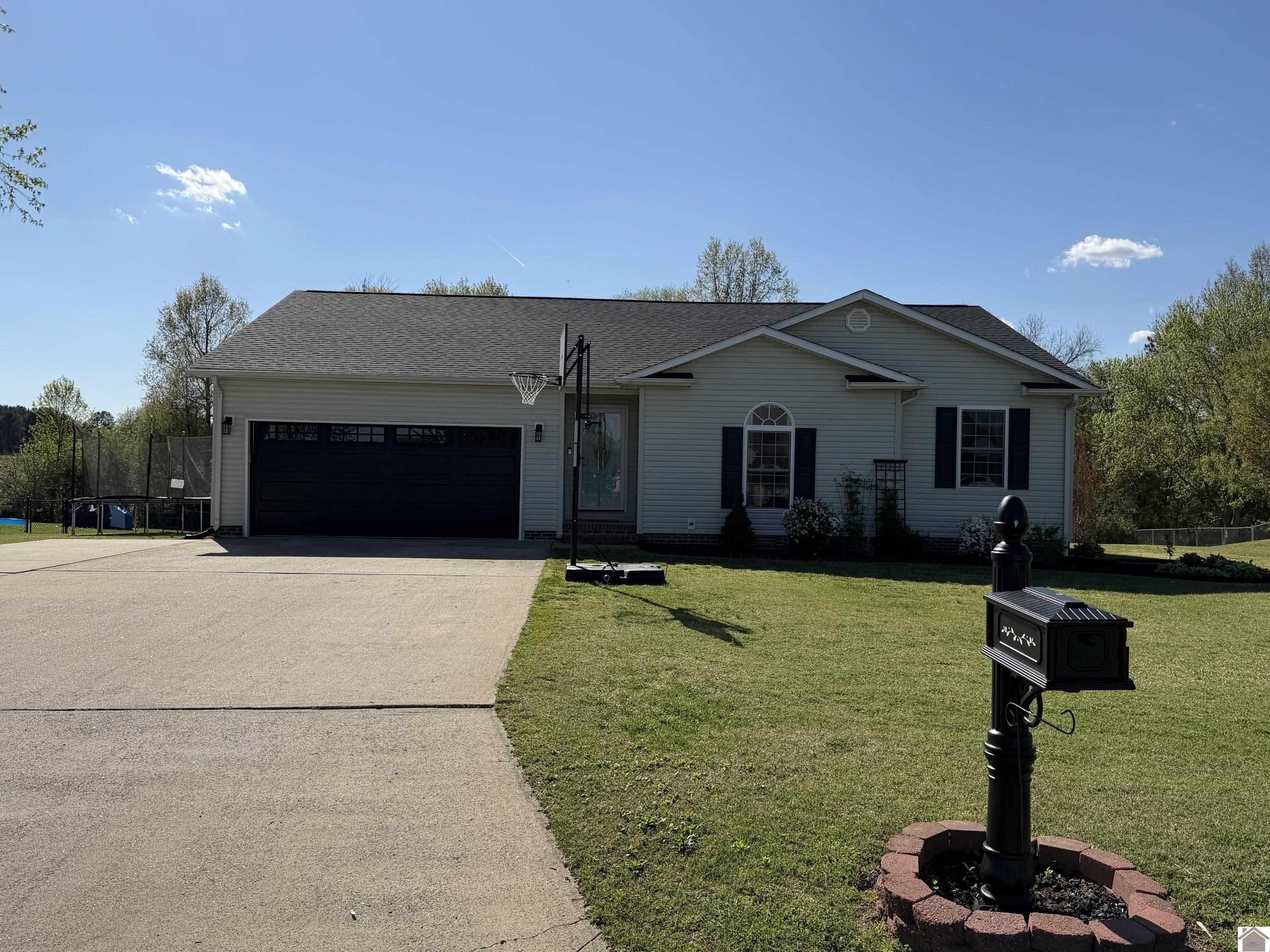 Single Family 3BR 2BA - 215 Dana Lane, Mayfield, KY