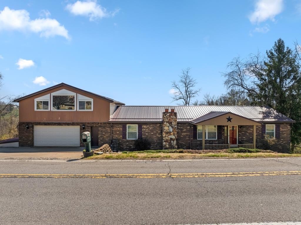Single Family 4BR 3BA - 2819 Glen Dale Hts, Glen Dale, WV