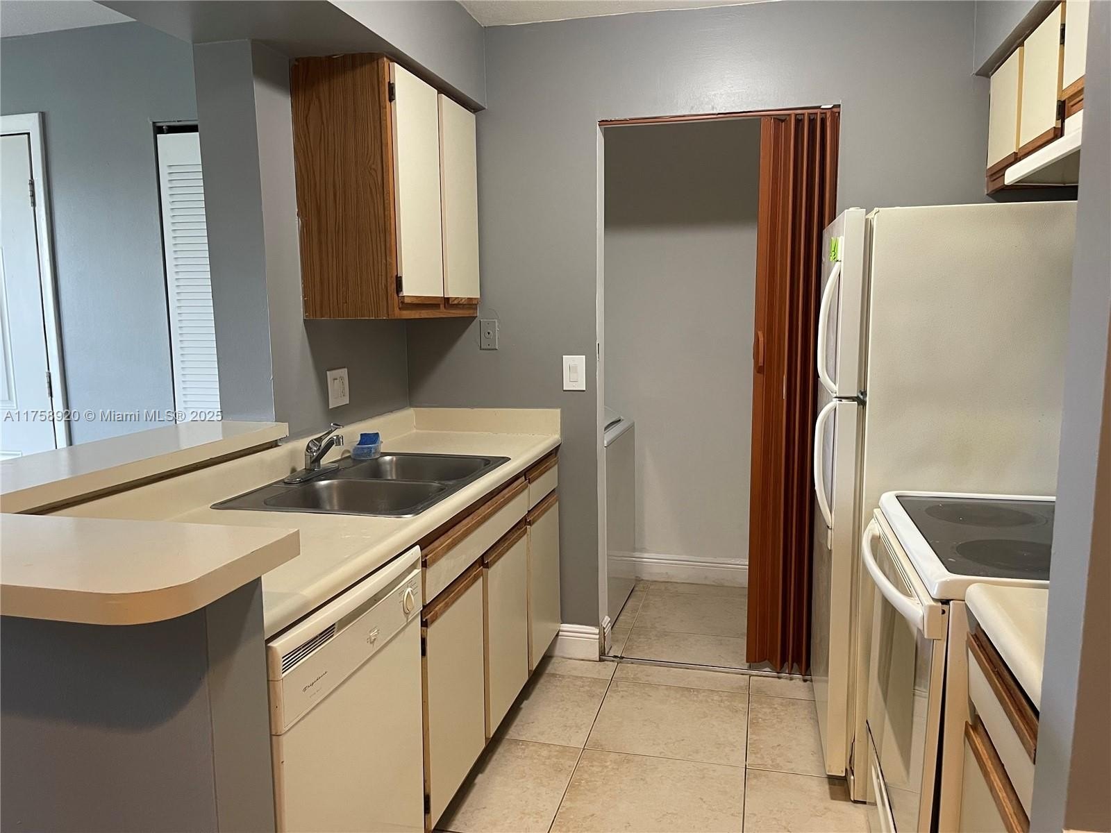 Condo 2BR 1BA - 1247 SW 46th Ave, Pompano Beach, FL