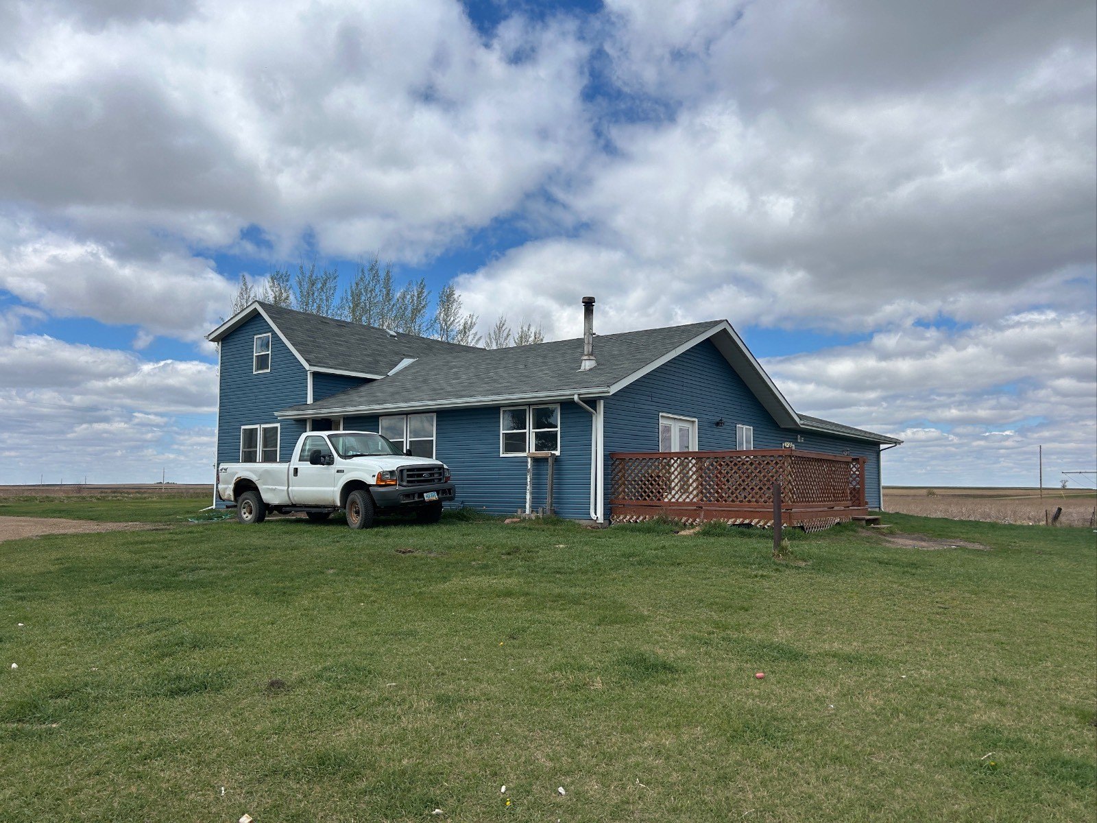 Single Family - 2948 33rd Ave NE, Harvey, ND