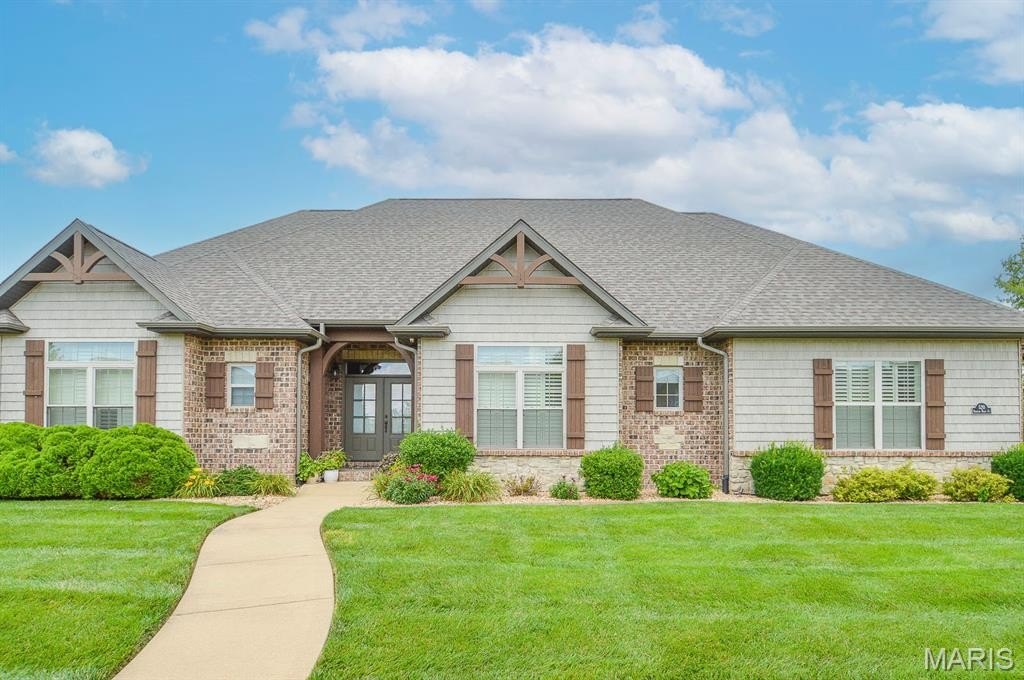Single Family 5BR 4BA - 520 Shadow Rock Court, Lebanon, IL
