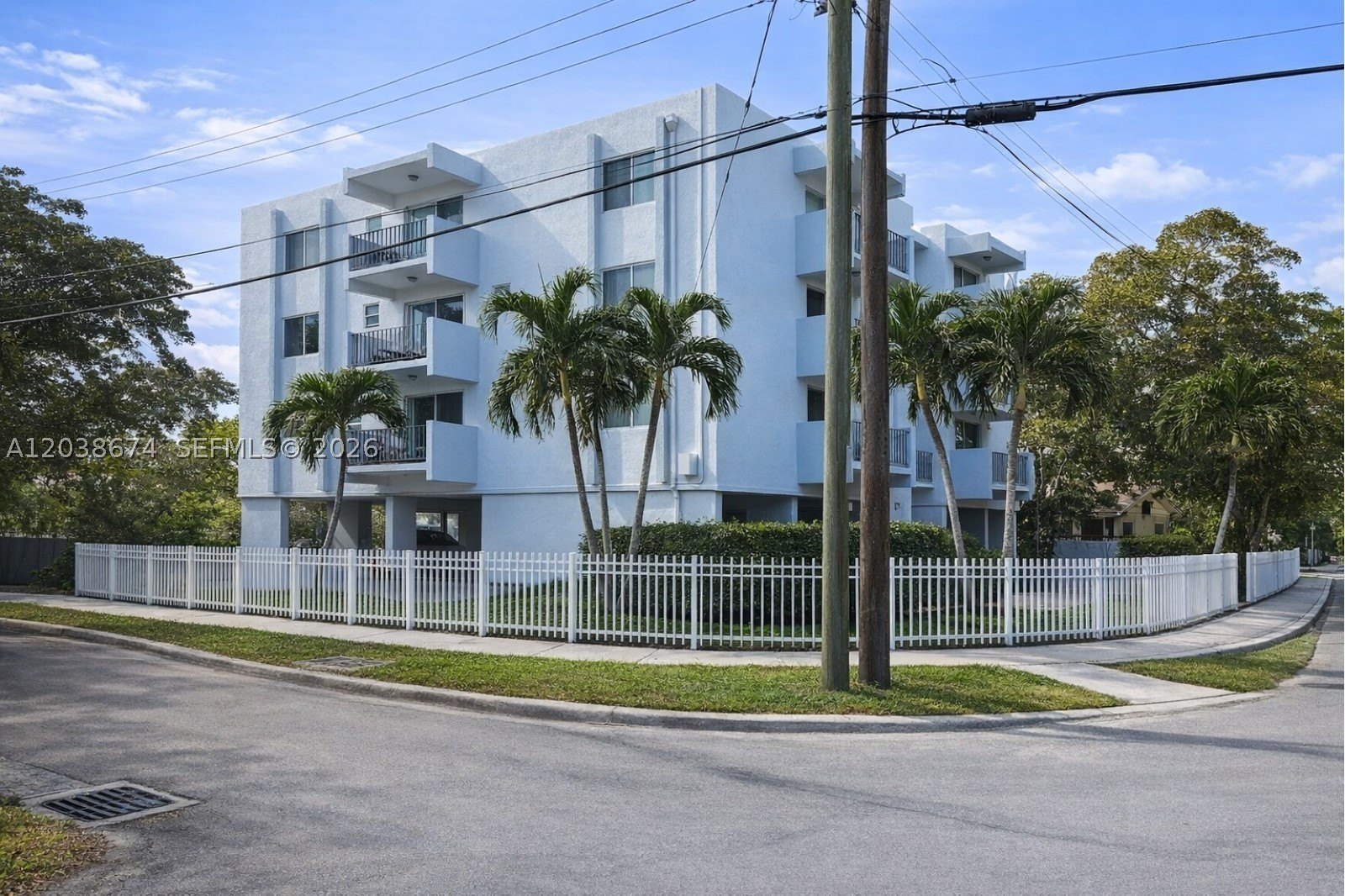 Condo 1BR 1BA - 1090 NE 129th St, North Miami, FL