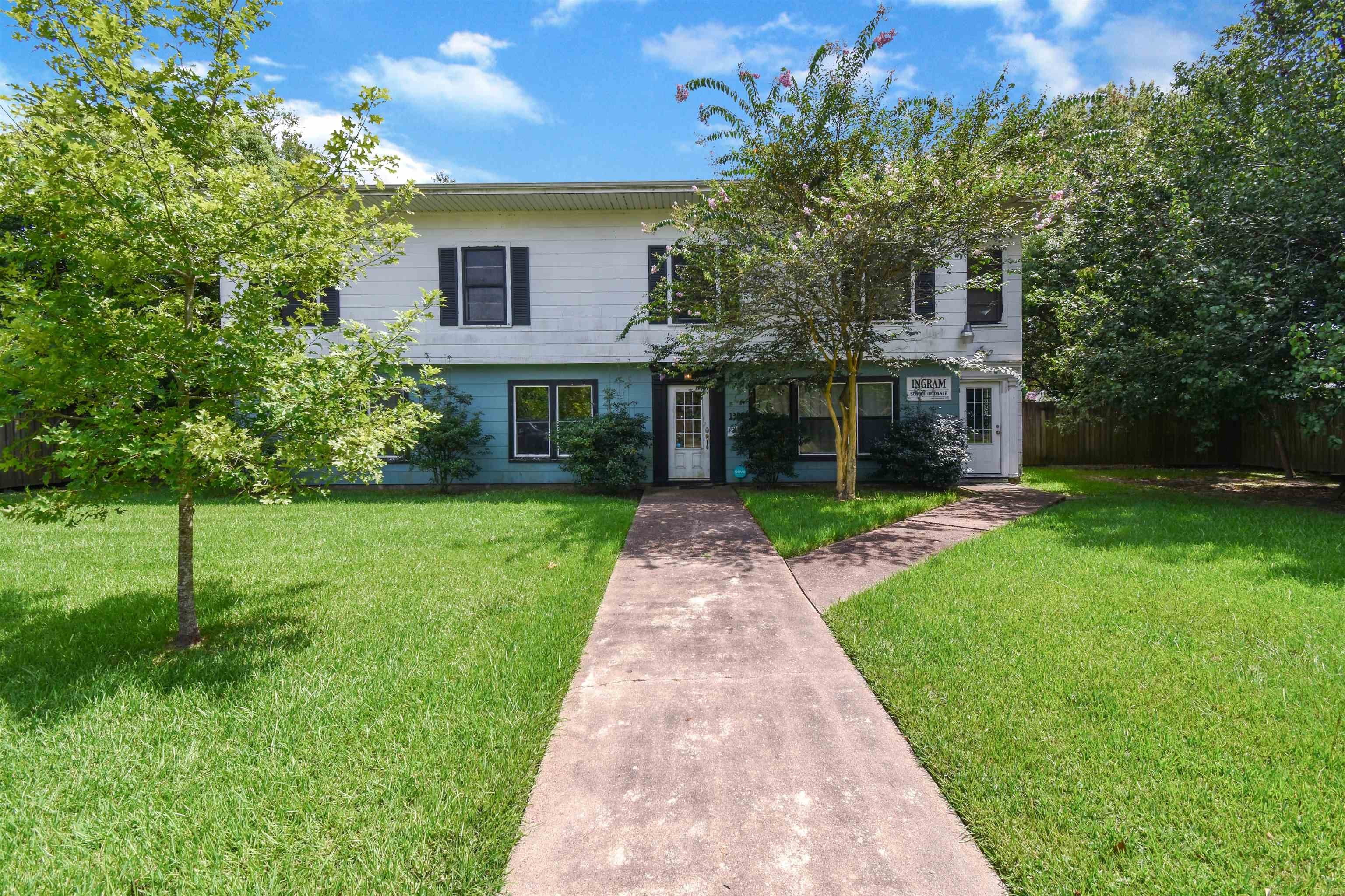 Single Family 4BR 4BA - 1307 W Cypress, Orange, TX