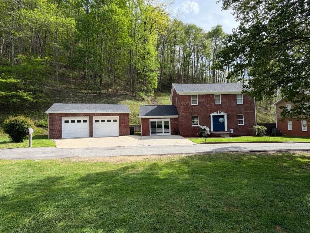 Single Family 3BR 3BA - 1010 Mays Branch, Prestonsburg, KY