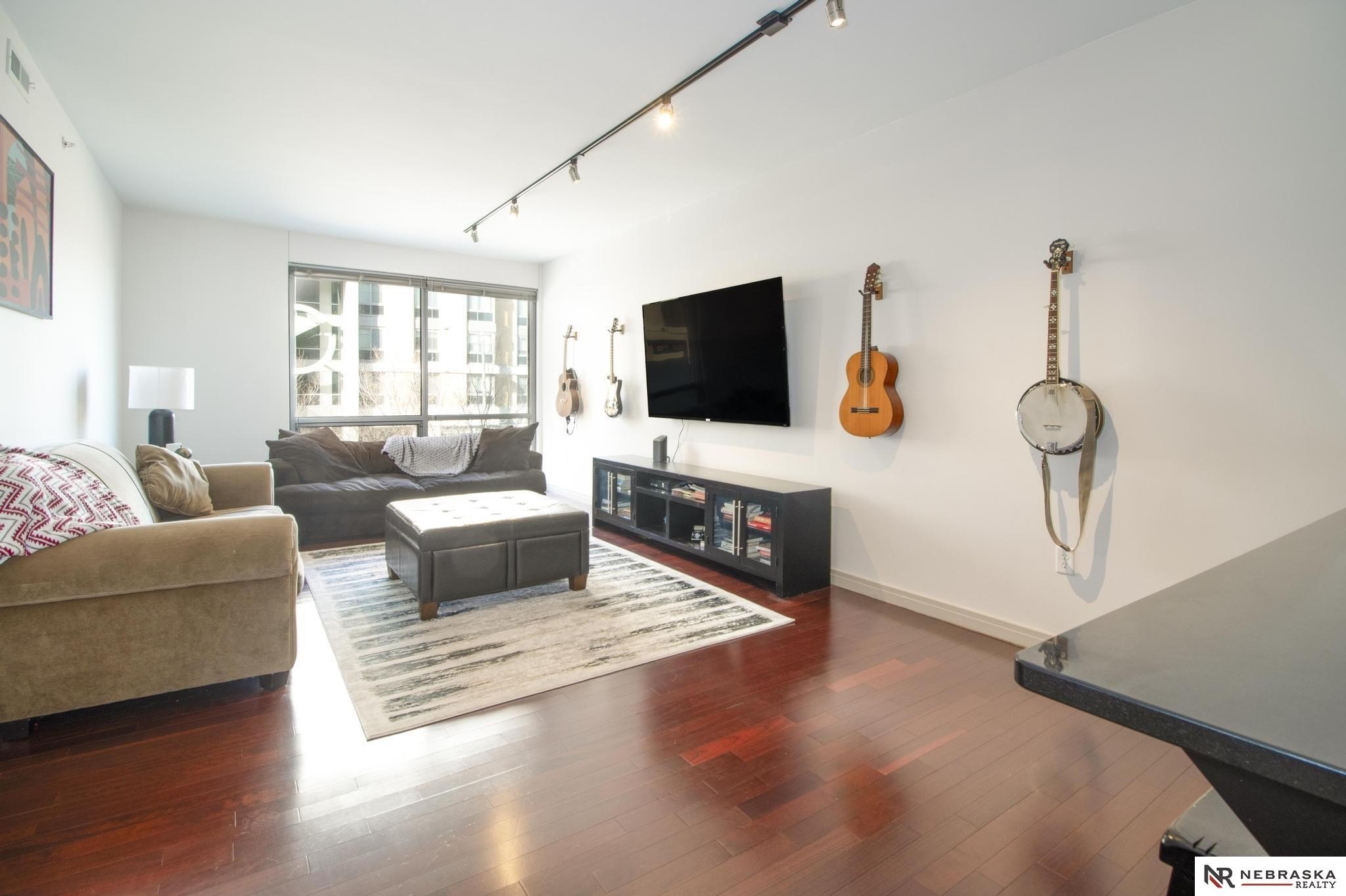 Condo 1BR 1BA - 3201 Dodge Ct, Omaha, NE