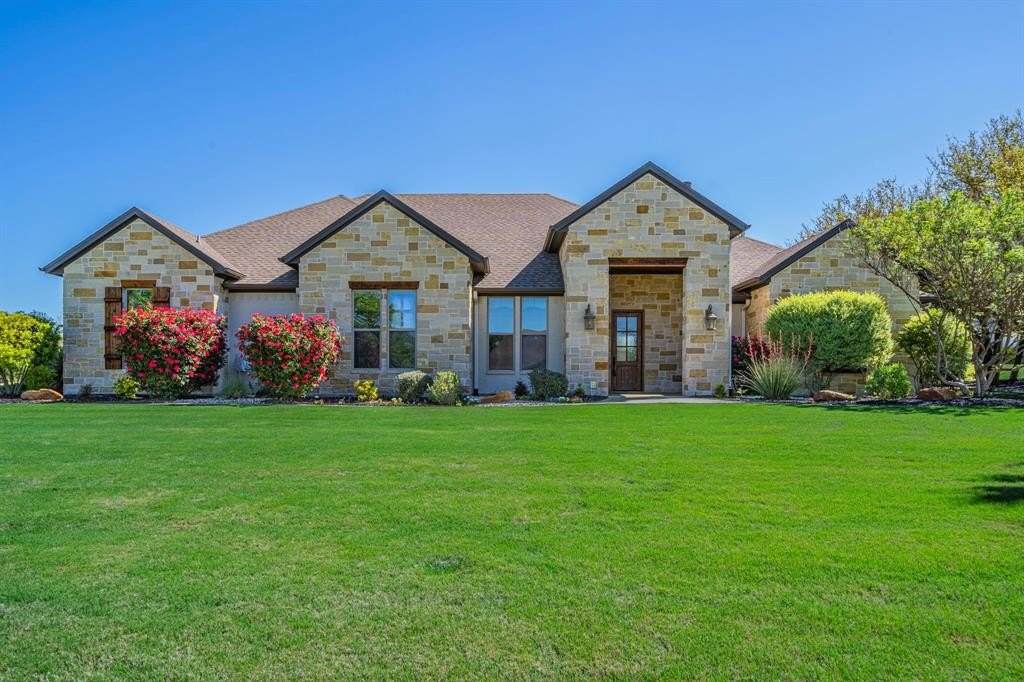 Single Family 4BR 4BA - 100 Helton Drive, Granbury, TX