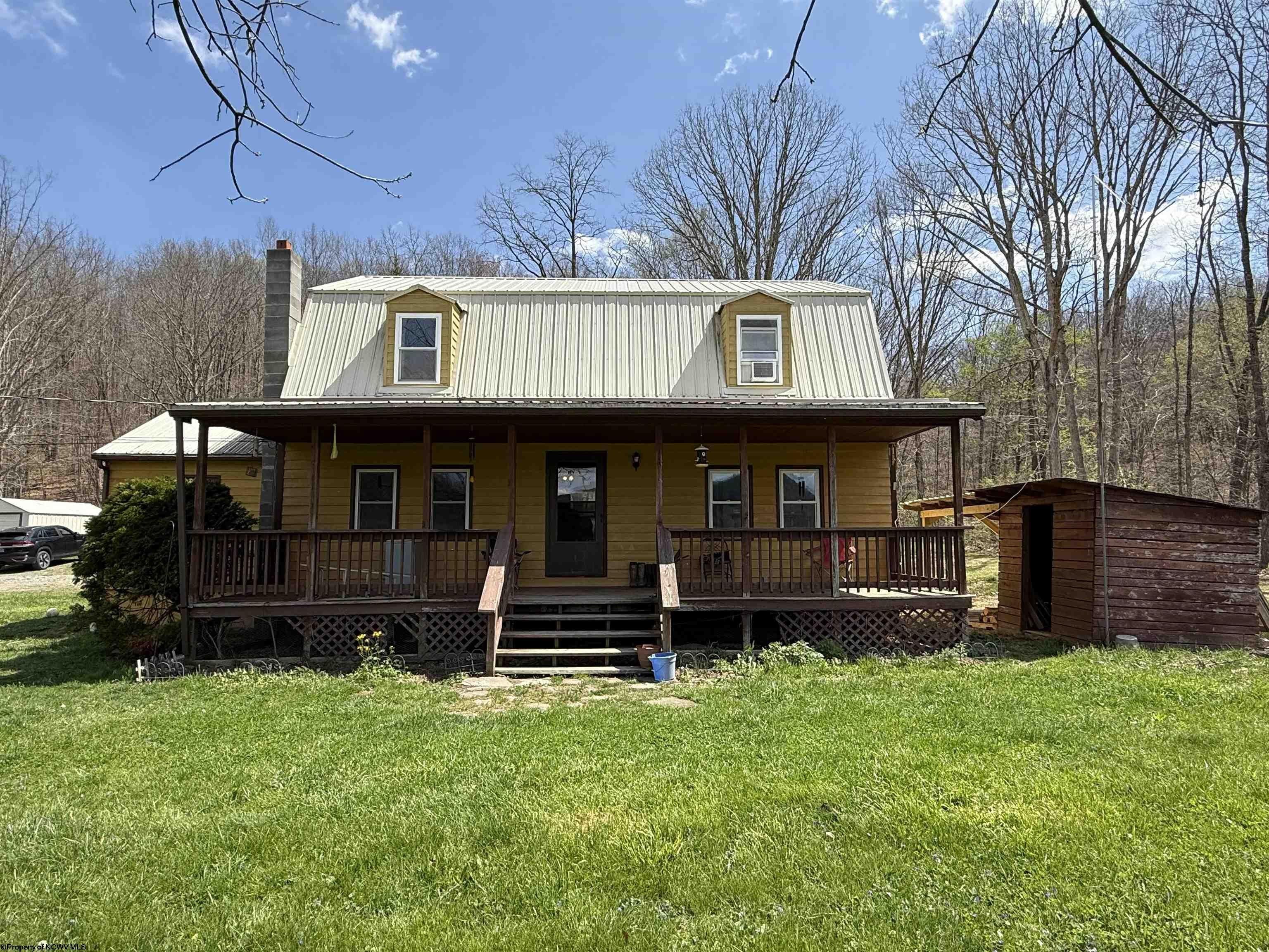 Single Family 4BR 3BA - 1174 Bell Crouch Road, Huttonsville, WV