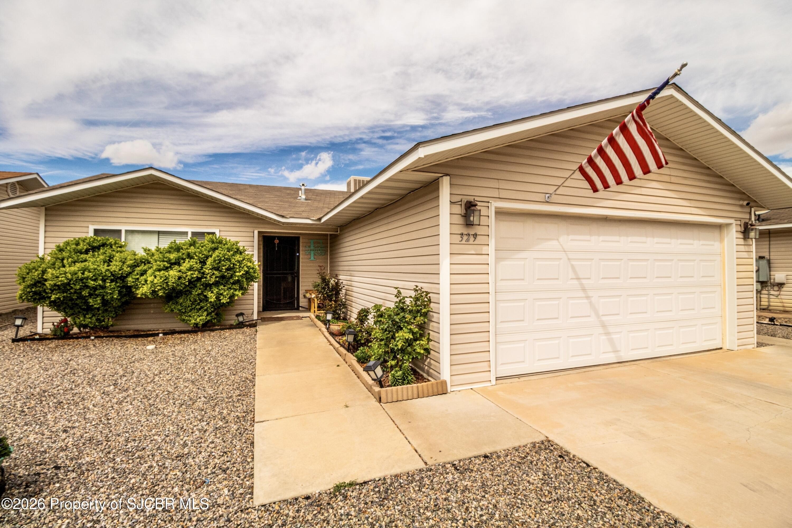 Single Family 3BR 2BA - 329 VALLE VISTA Drive, Farmington, NM