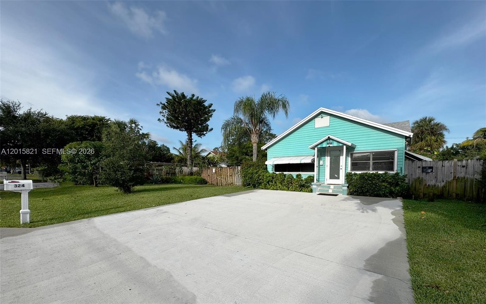Single Family 2BR 1BA - 324 SW 3rd Ave, Delray Beach, FL