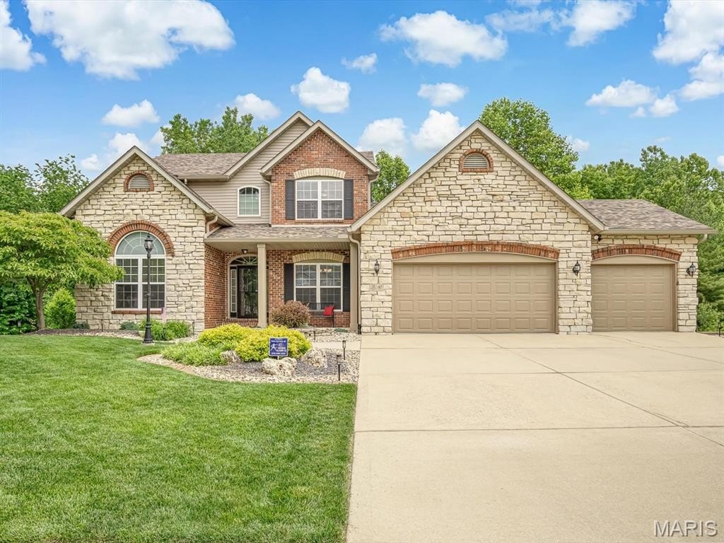 Single Family 5BR 5BA - 13 Timber Bluff Court, Glen Carbon, IL
