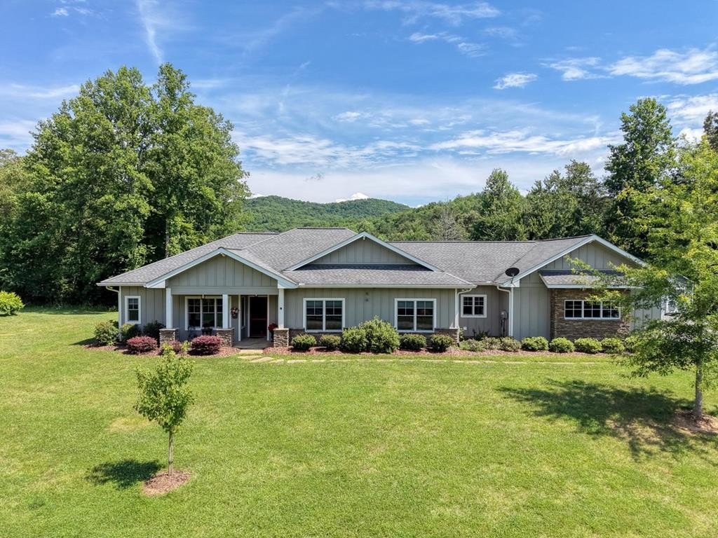 Single Family 3BR 3BA - 314 Winchester Cove Road, Hayesville, NC