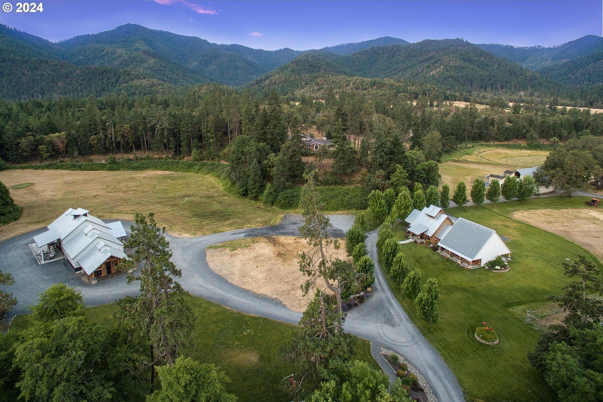 Single Family 4BR 3BA - 11777 Highway 238, Jacksonville, OR