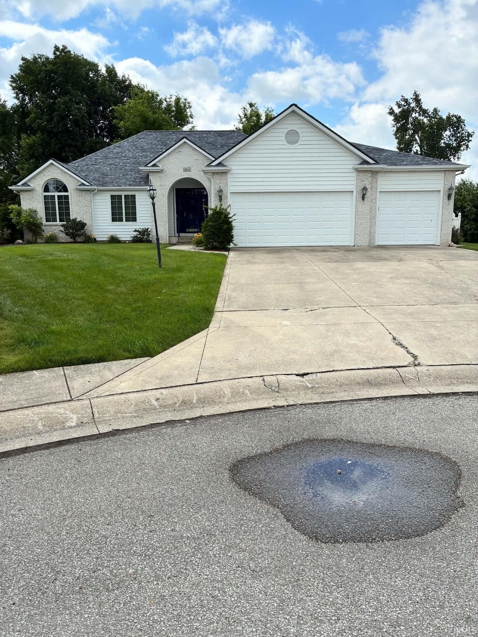 Single Family 4BR 4BA - 1031 Deer Cliff Court, Fort Wayne, IN