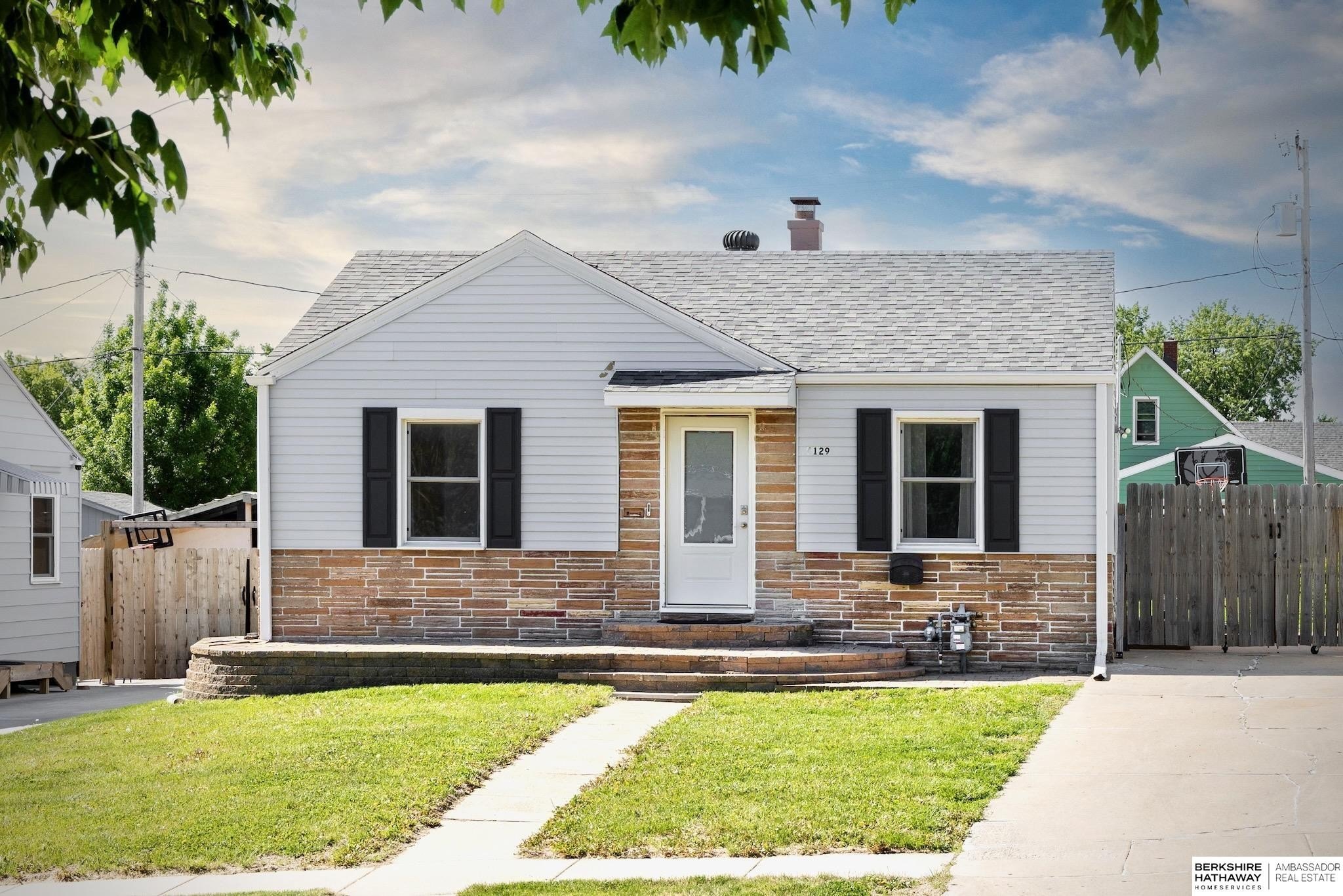 Single Family 2BR 2BA - 4129 N Street, Omaha, NE