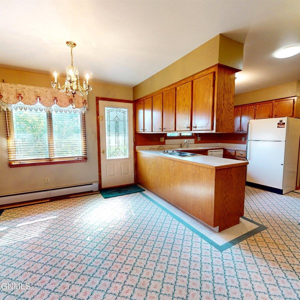 Single Family 4BR 3BA - 615 Broadway, Napoleon, ND