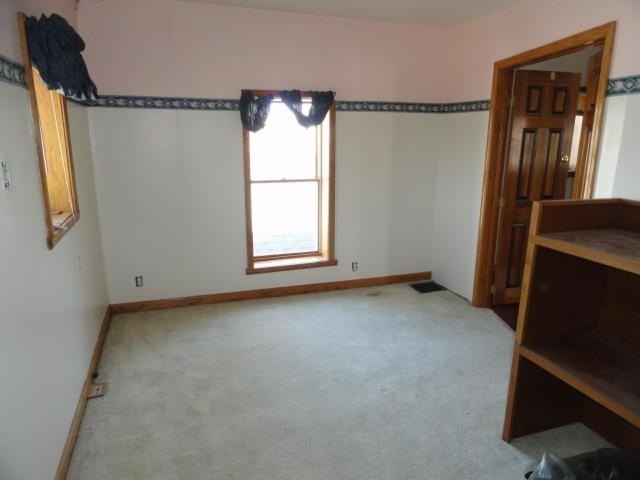 Single Family 3BR 2BA - 302 W Division St, Fond Du Lac, WI
