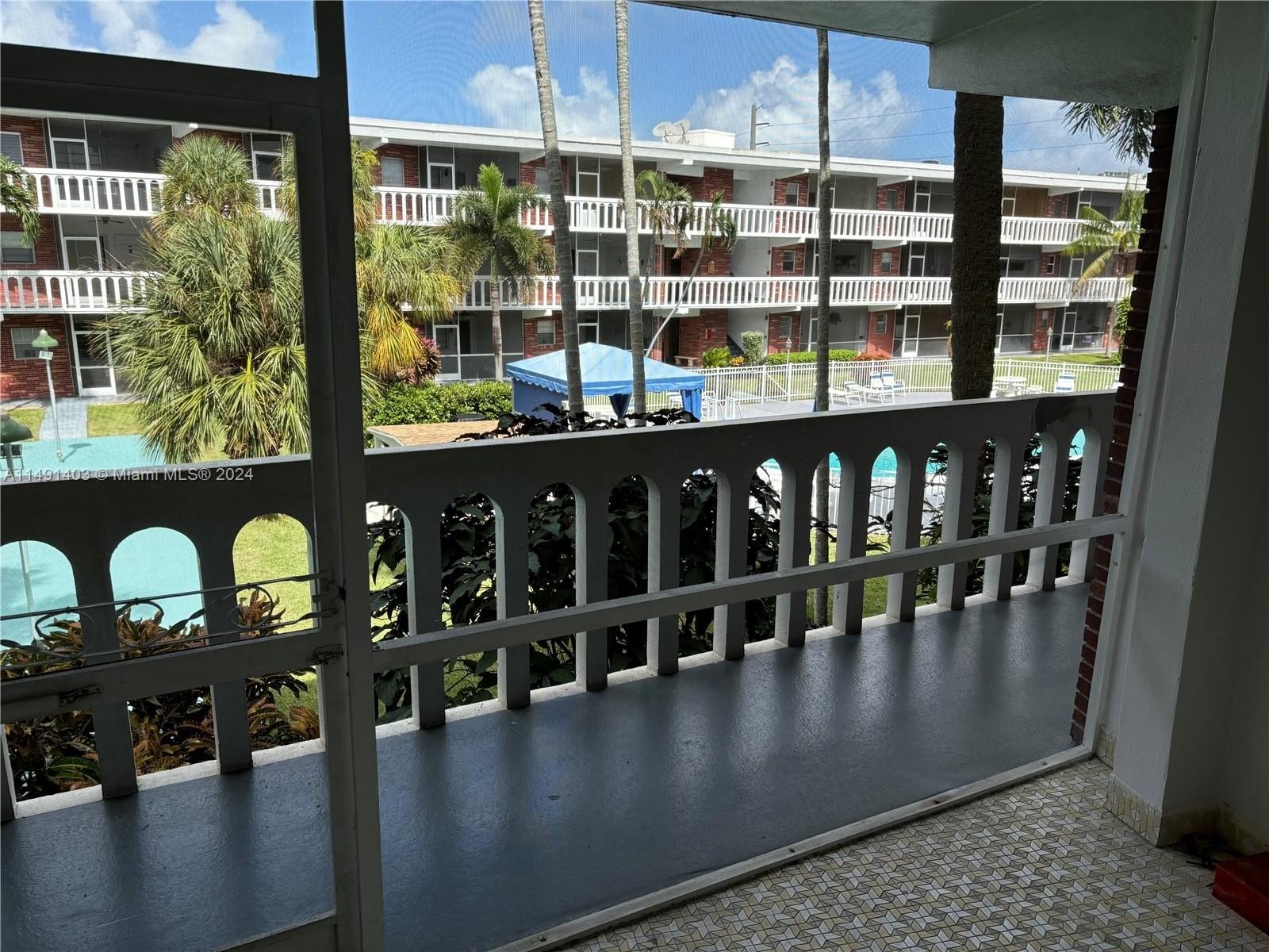 Condo 1BR 1BA - 181 NE 14th Ave, Hallandale Beach, FL