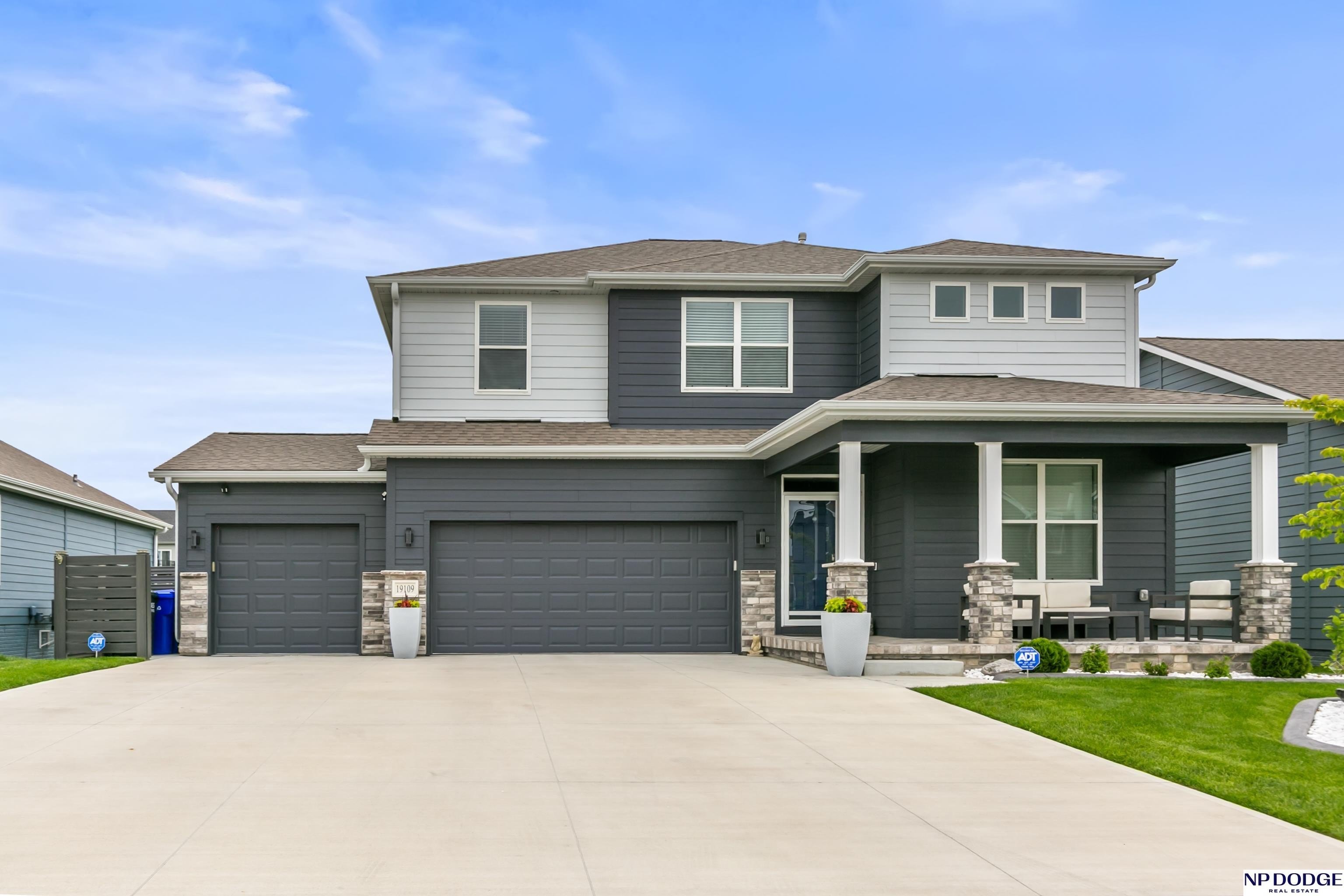 Single Family 4BR 4BA - 19109 Murray Trail, Gretna, NE