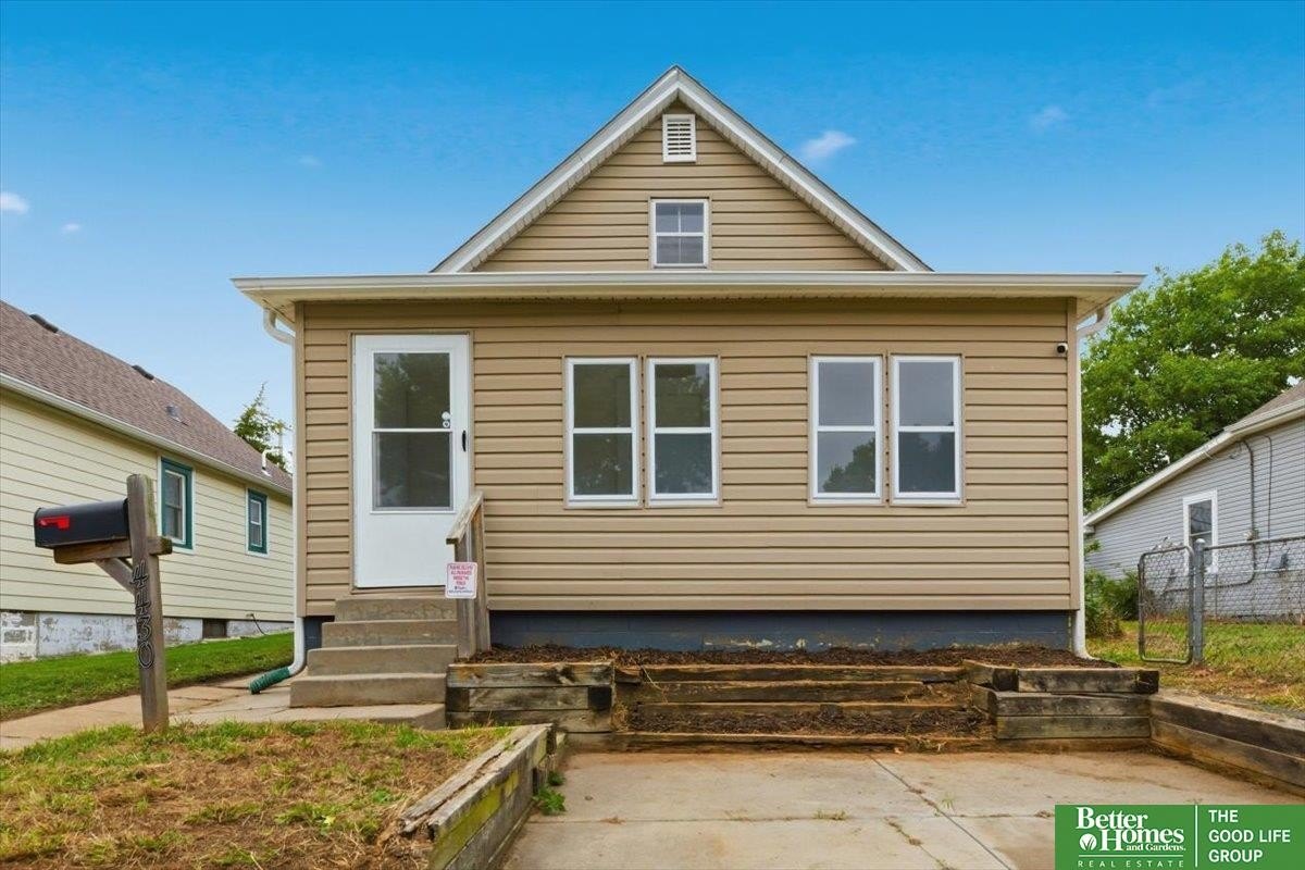 Single Family 2BR 1BA - 4430 S 32 Street, Omaha, NE