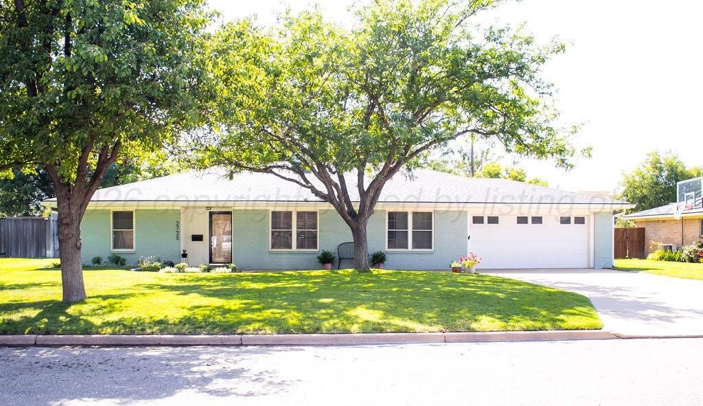 Single Family 4BR 3BA - 2725 N Aspen Dr, Pampa, TX