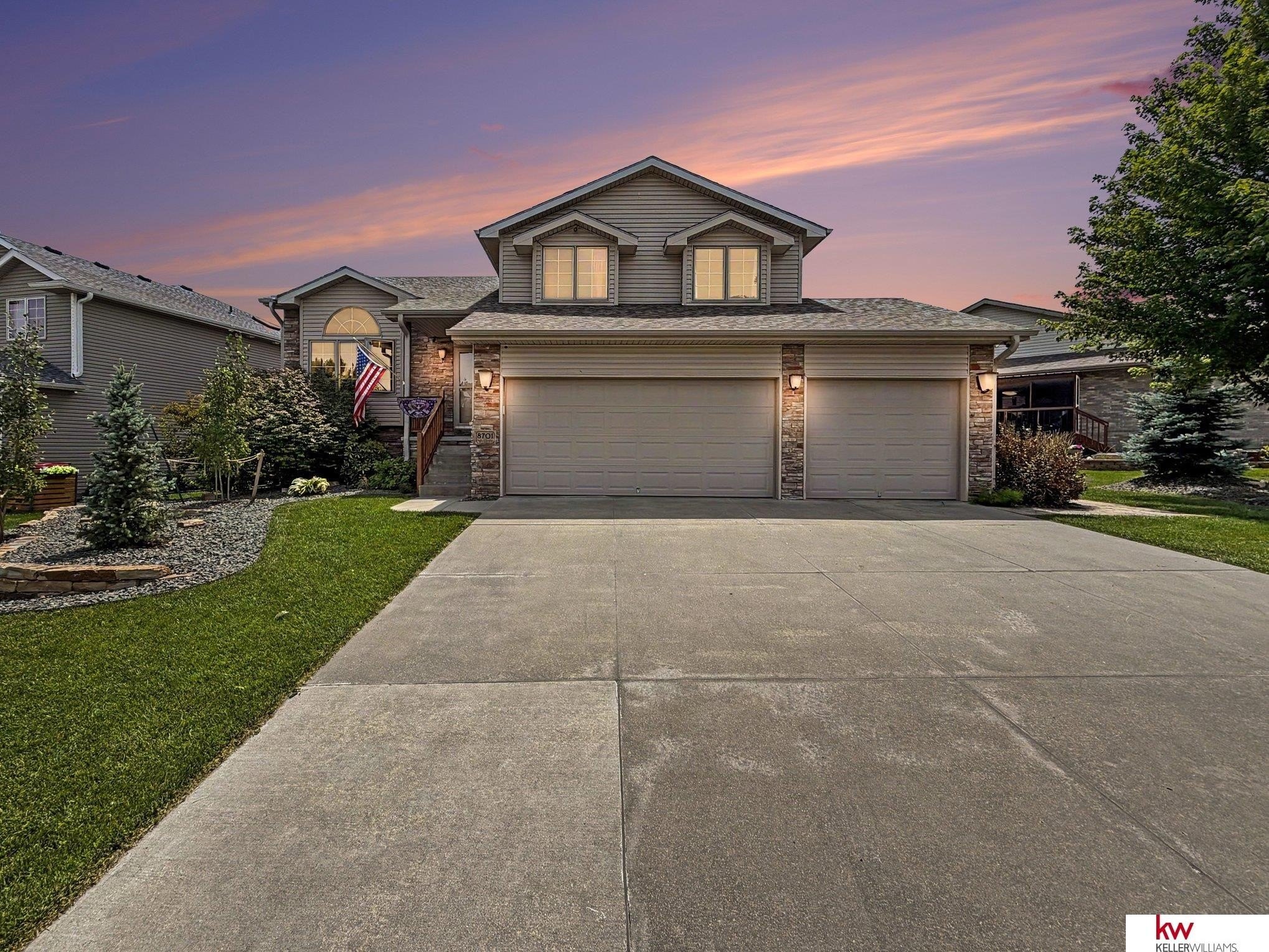 Single Family 4BR 3BA - 8701 Prairie Village Drive, Lincoln, NE