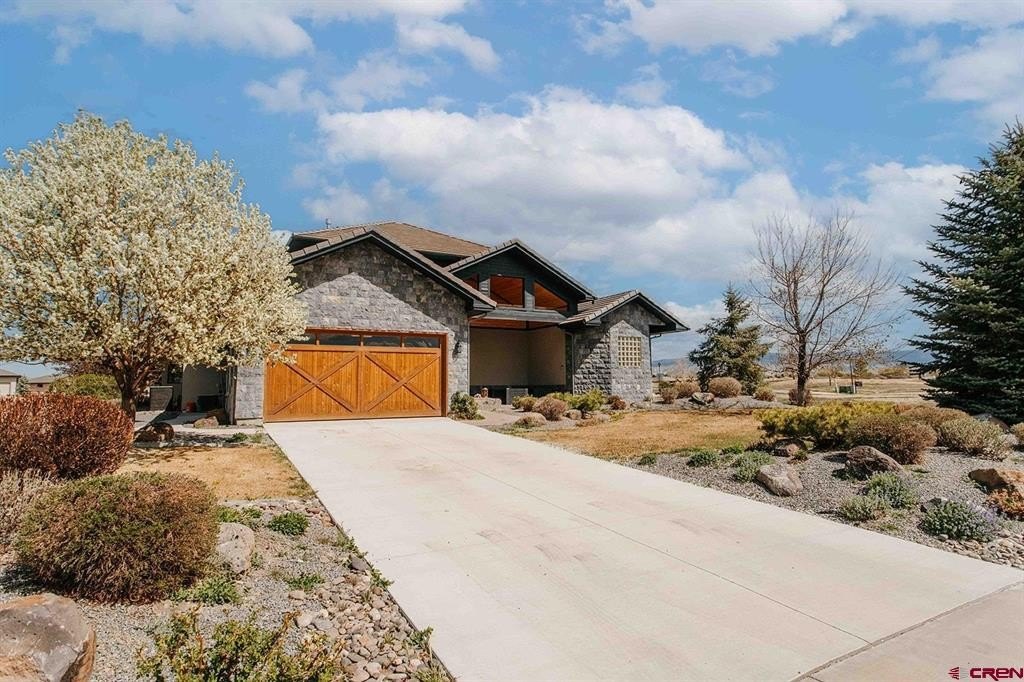 Single Family 3BR 5BA - 2125 Fellows Drive, Montrose, CO