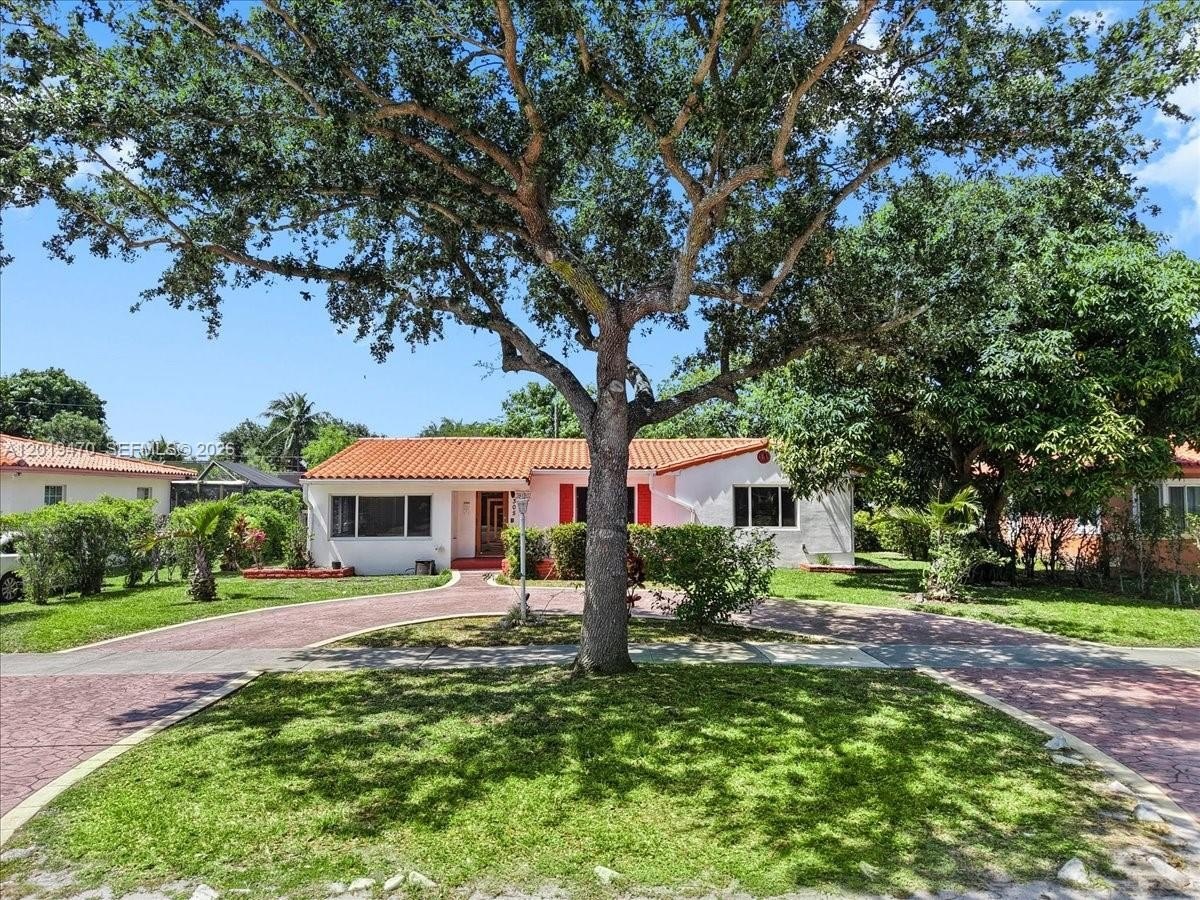 Single Family 2BR 1BA - 305 NW 111th St, Miami Shores, FL