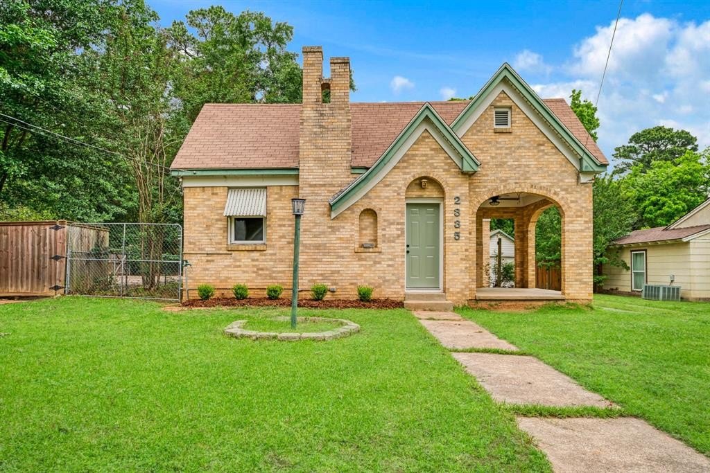 Single Family 2BR 1BA - 2335 Simpson Street, Paris, TX