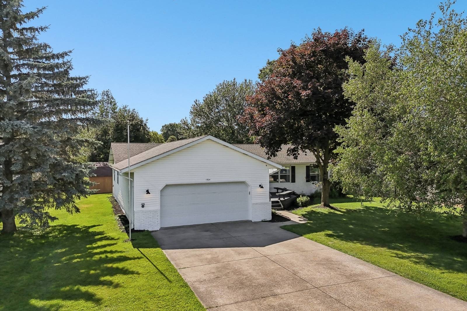 Single Family 3BR 3BA - 1304 State Rd, Wadsworth, OH