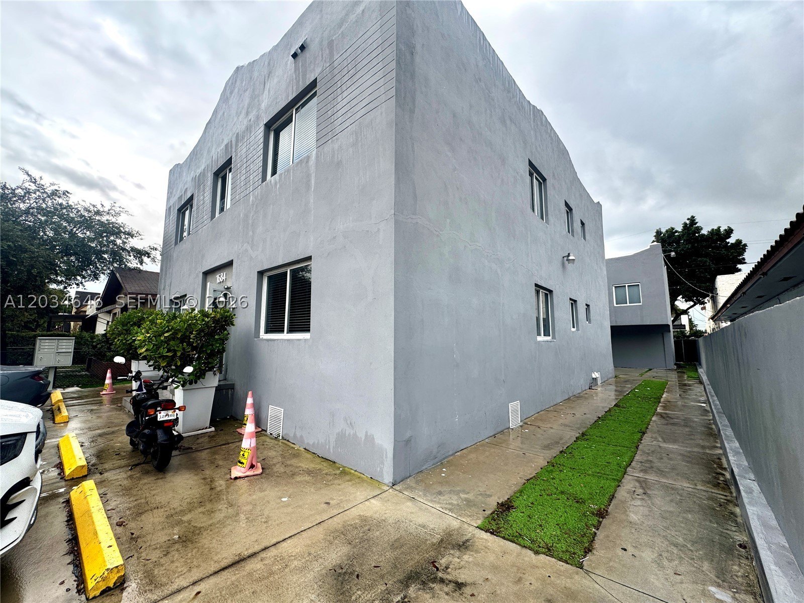 Four-plex 13BR 7BA - 1684 SW 10th St, Miami, FL