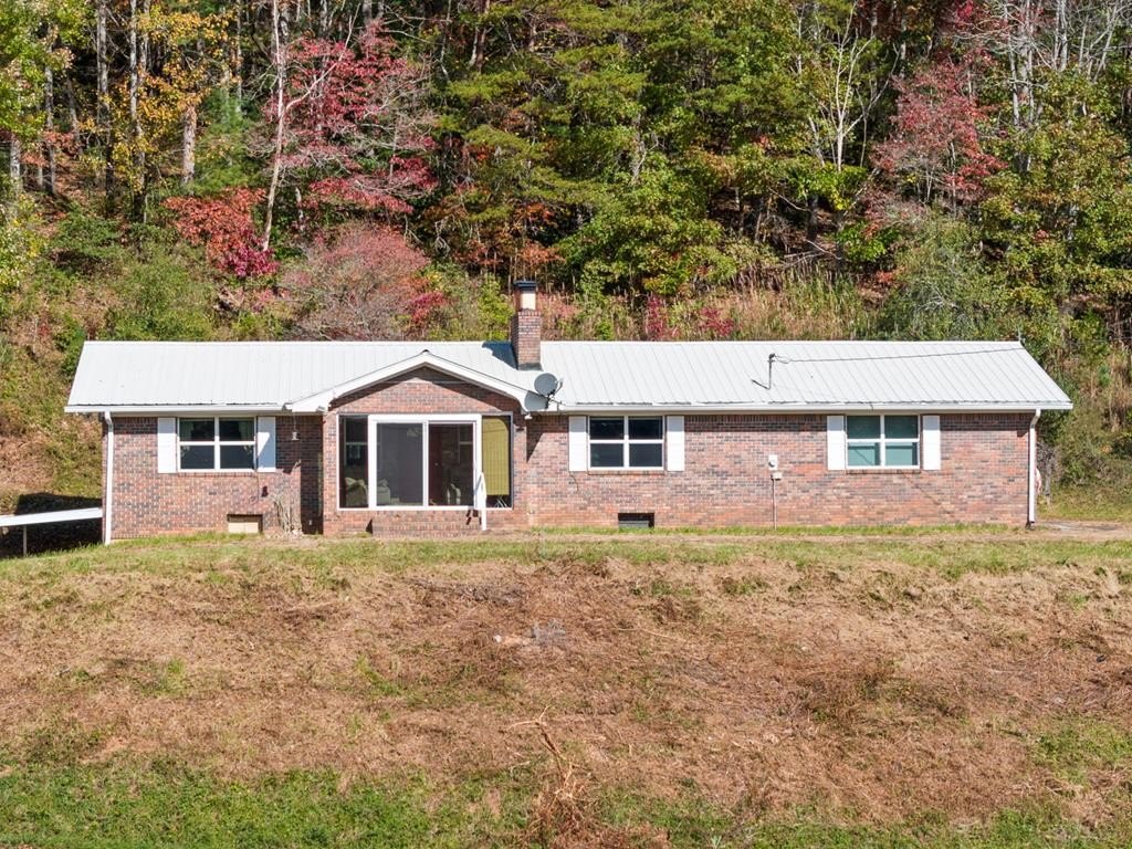 Single Family 2BR 1BA - 492 Johnny Gap Road, Suches, GA