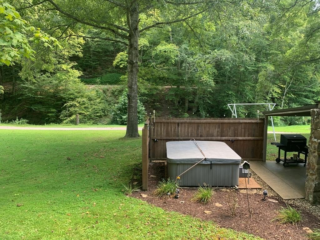 Single Family 3BR 3BA - 1958 Kentucky Rt. 172, Staffordsville, KY