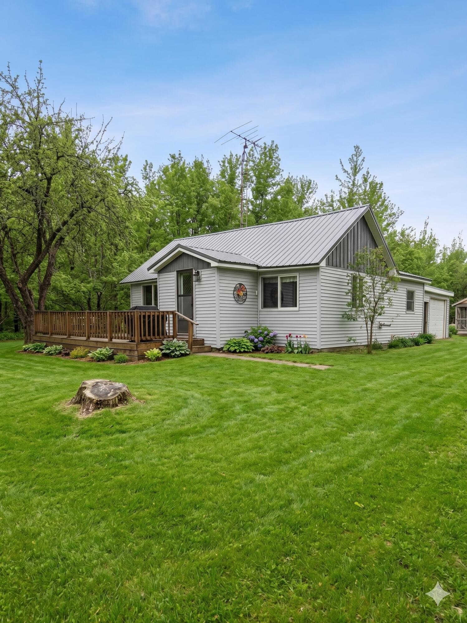 Single Family 2BR 1BA - 28690 S Raber Rd, Goetzville, MI