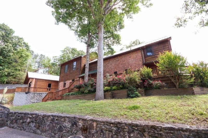 Single Family 7BR 6BA - 19 Beach Dr., Iuka, MS
