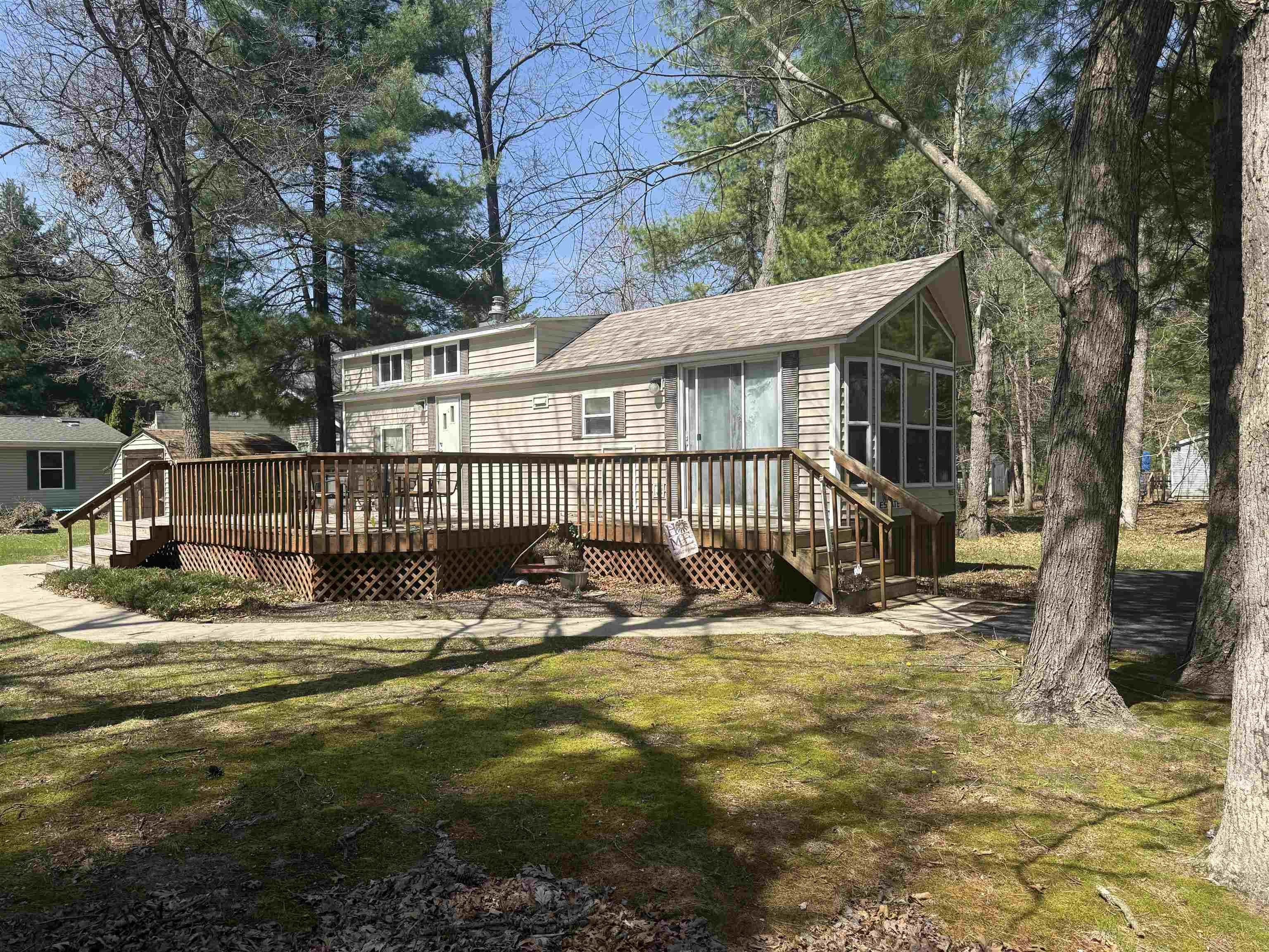 Single Family 1BR 1BA - 105 Red Oak Drive, Wisconsin Dells, WI
