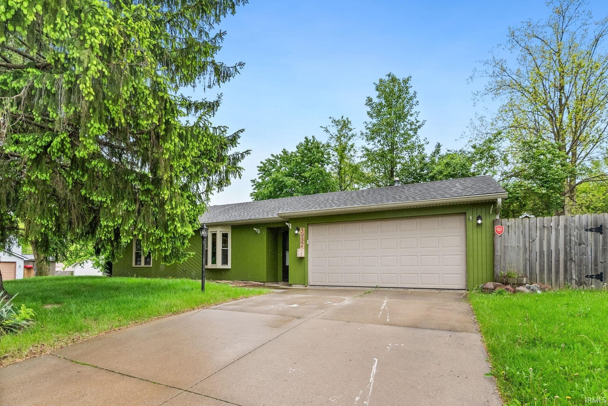 Single Family 3BR 2BA - 5932 Horseshoe Bend, Fort Wayne, IN