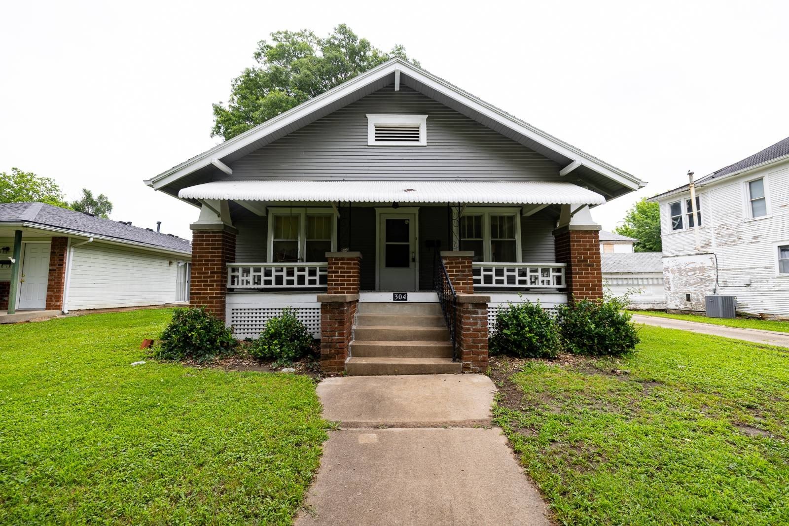 Single Family 2BR 1BA - 304 N 13th St, Independence, KS
