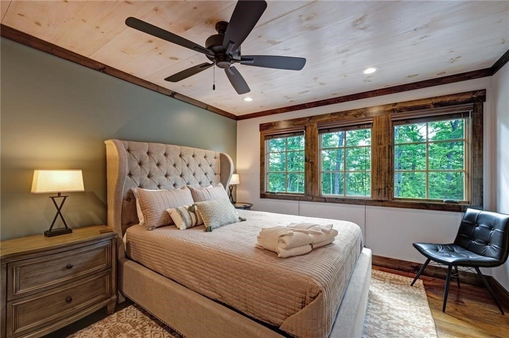 Single Family 5BR 6BA - 802 Overlook Drive, Blue Ridge, GA
