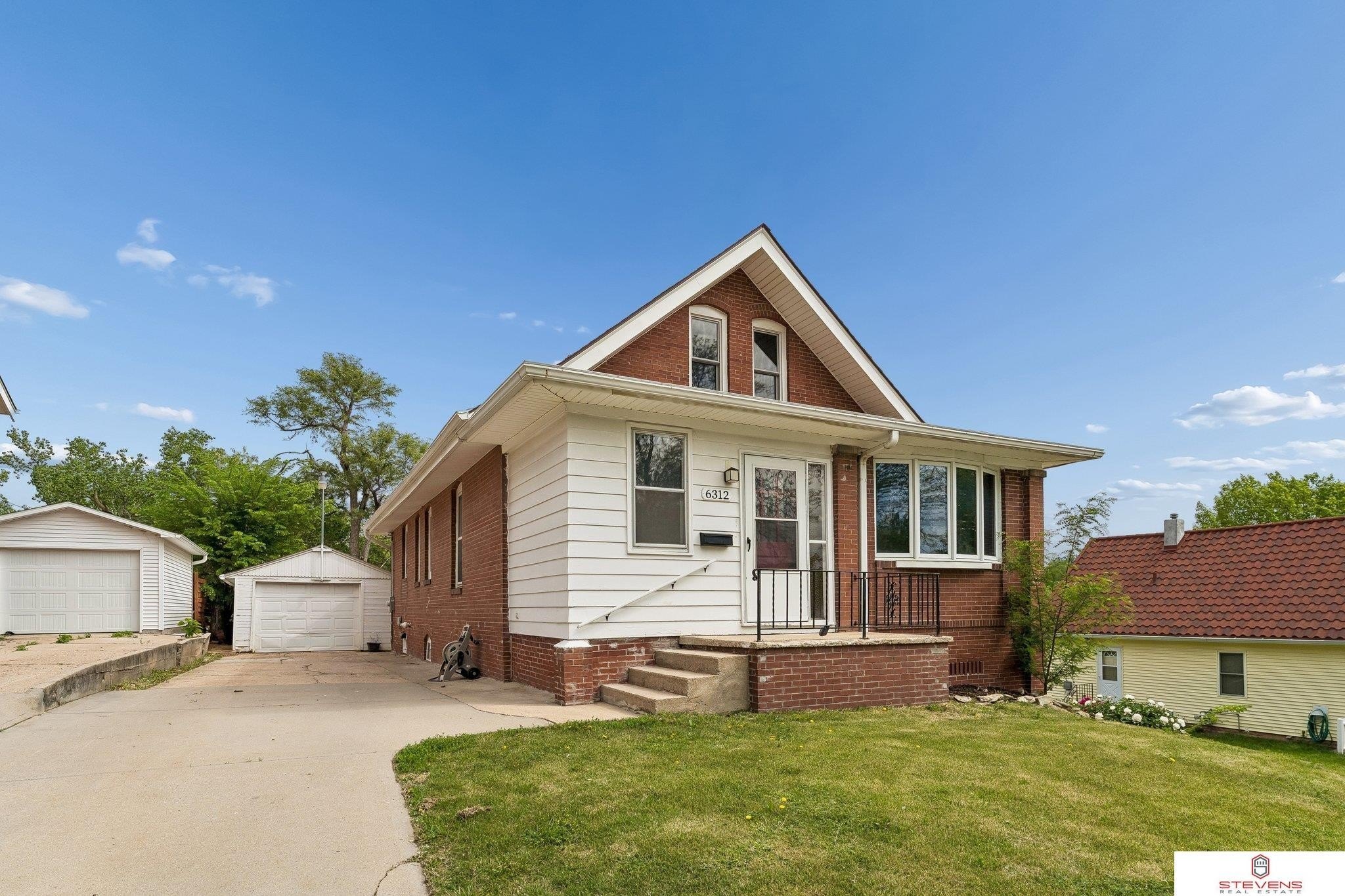 Single Family 4BR 2BA - 6312 Evans Street, Omaha, NE
