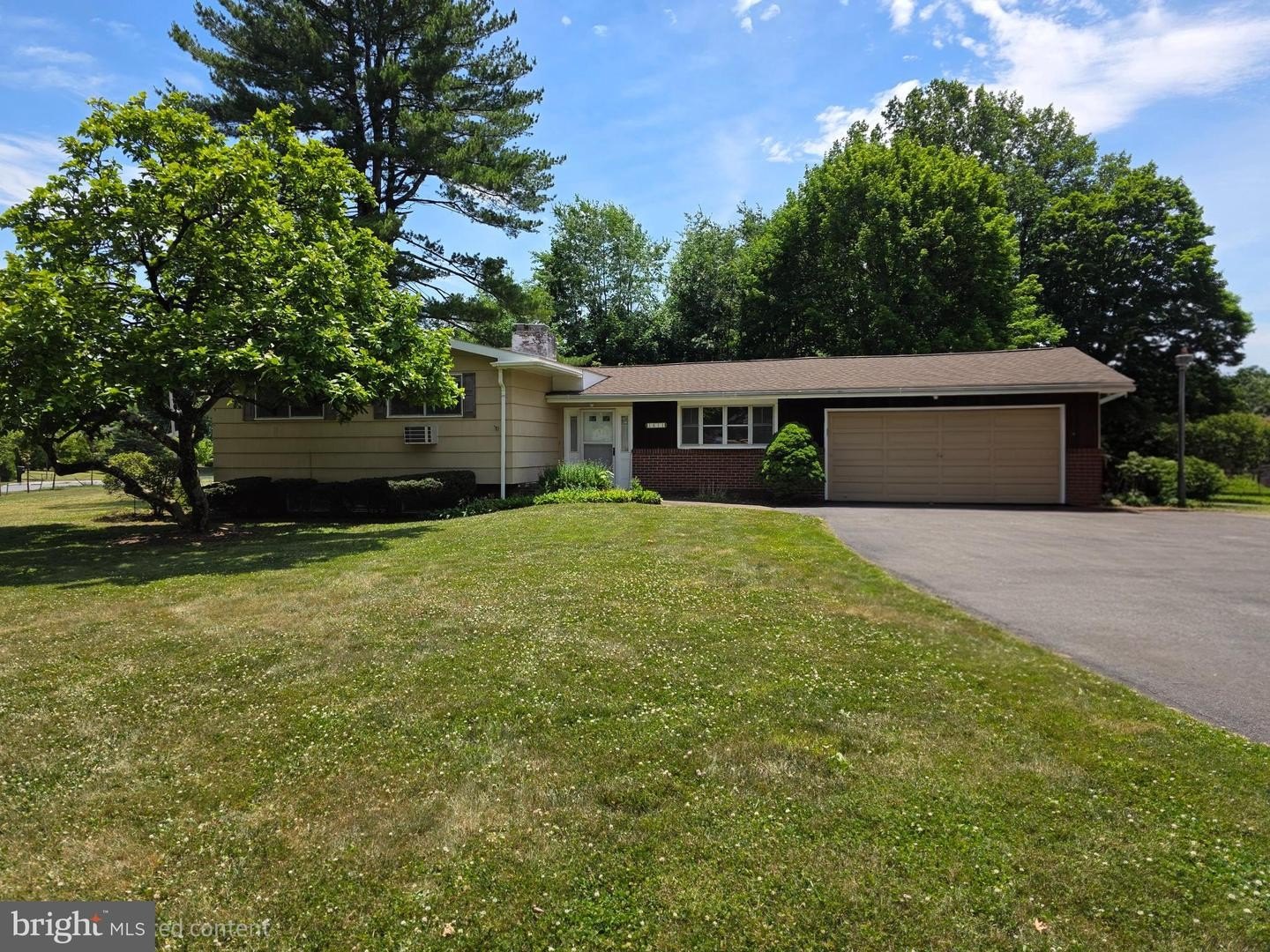 Single Family 3BR 3BA - 1611 MARK TWAIN CIR, BETHLEHEM, PA