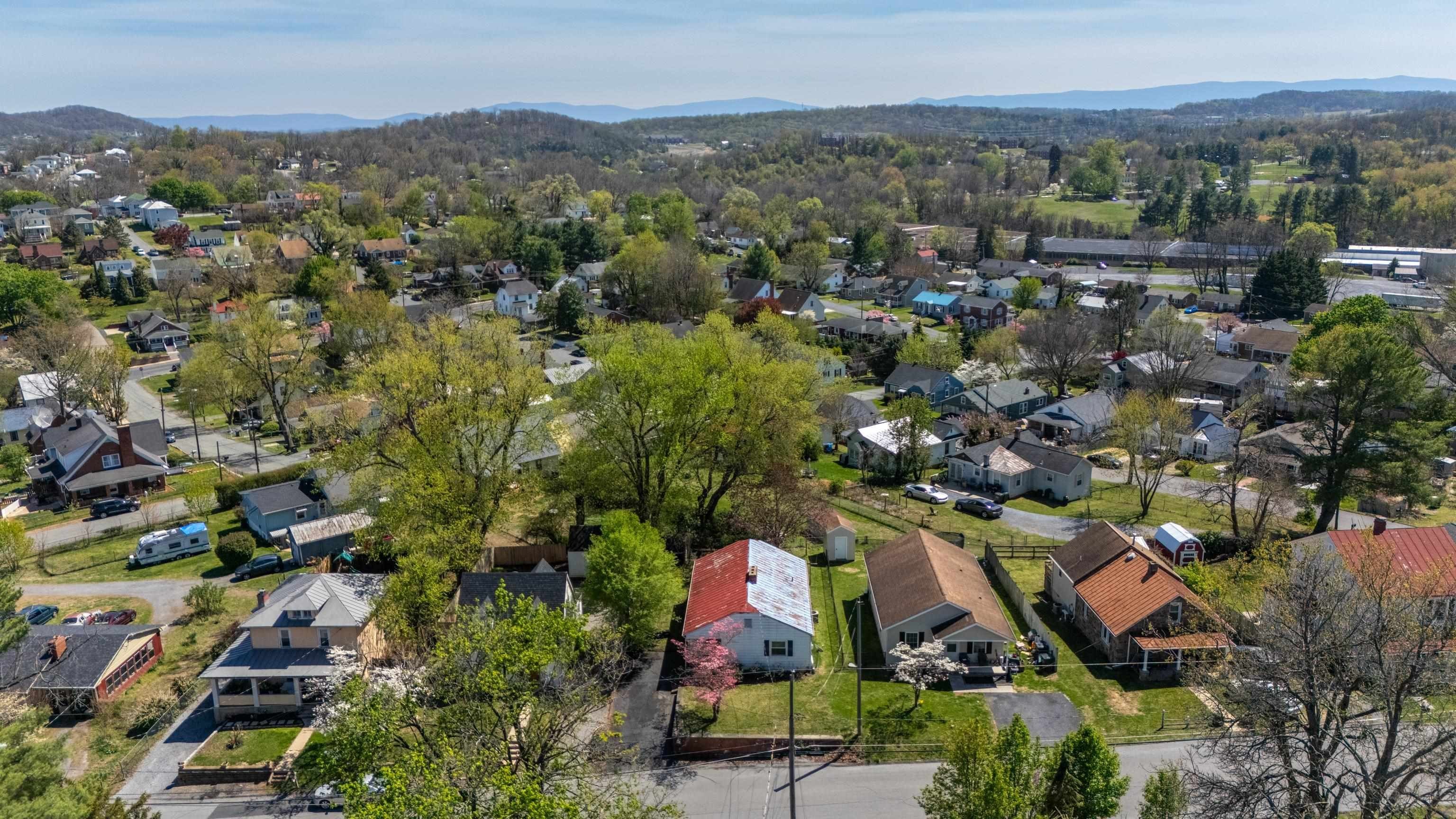 Single Family 3BR 2BA - 139 STRAITH ST, STAUNTON, VA