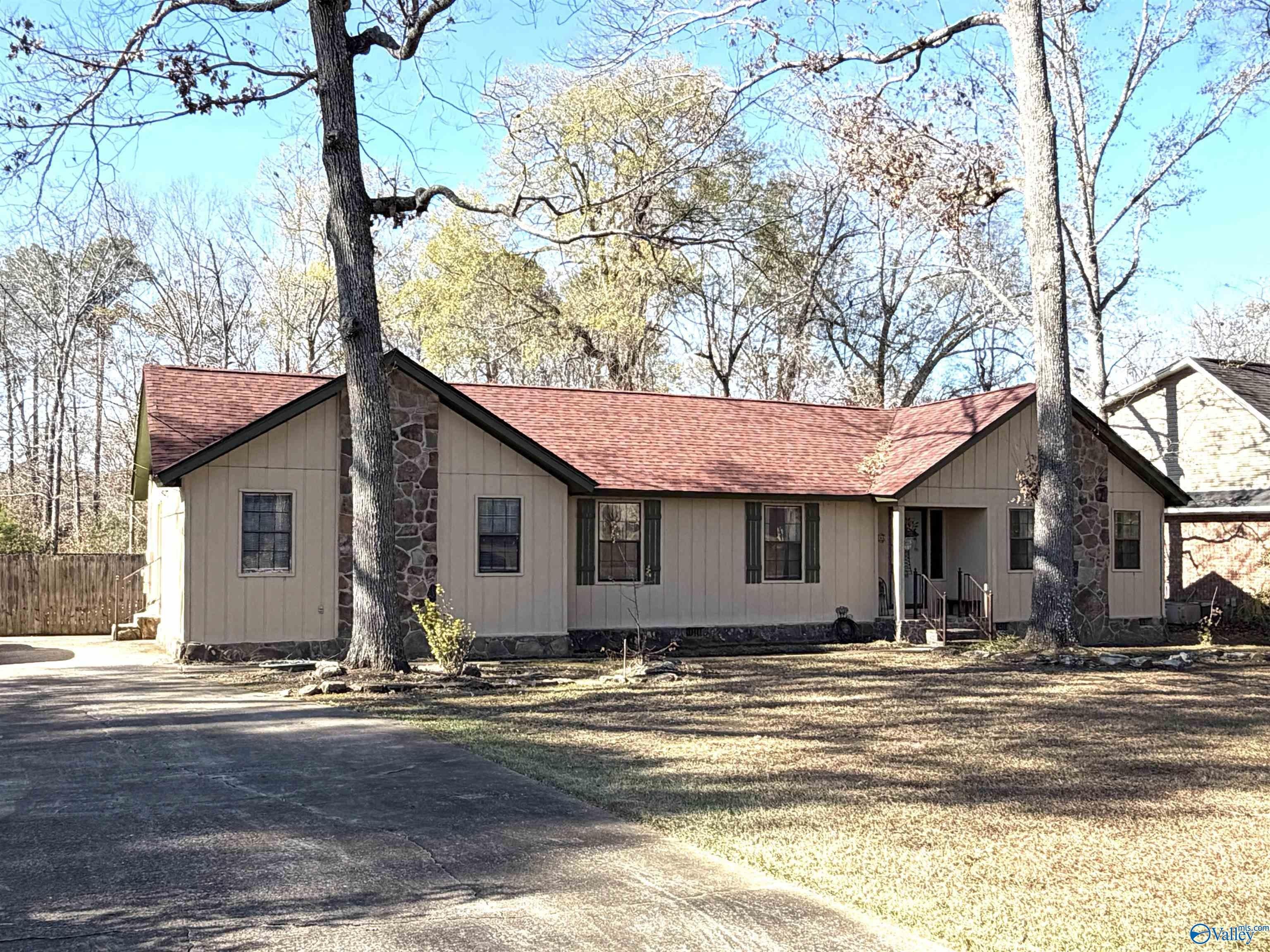 Single Family 4BR 3BA - 204 Seville Lane, Rainbow City, AL