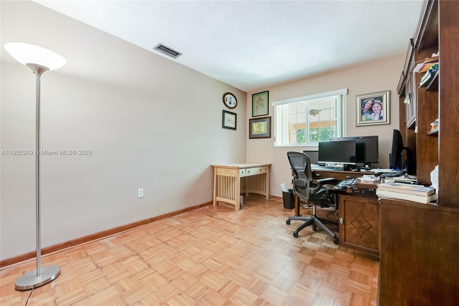 Single Family 5BR 3BA - 9500 SW 79th St, Miami, FL