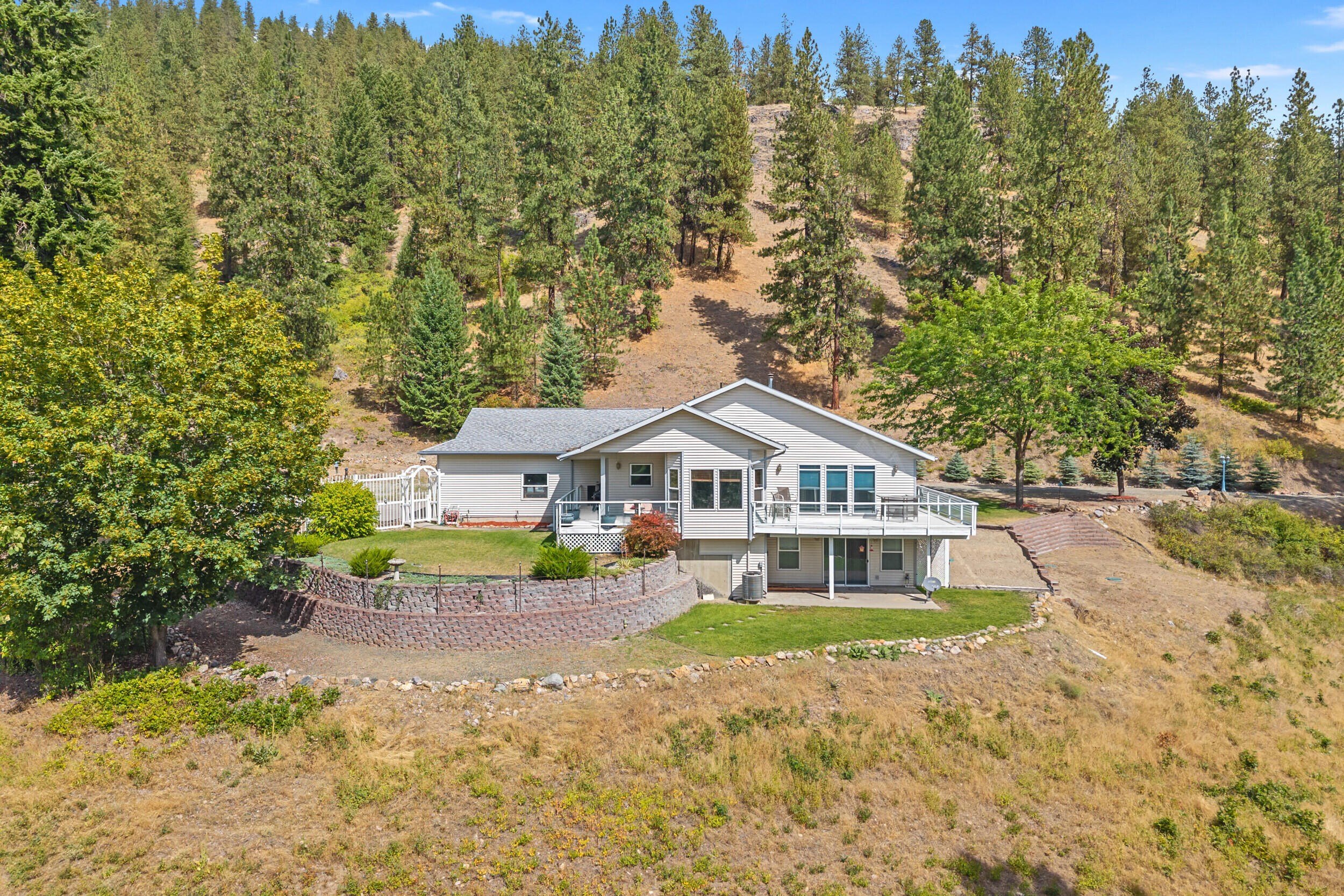 Single Family 3BR 3BA - 2024 SUMMIT VALLEY Q Rd, ADDY, WA