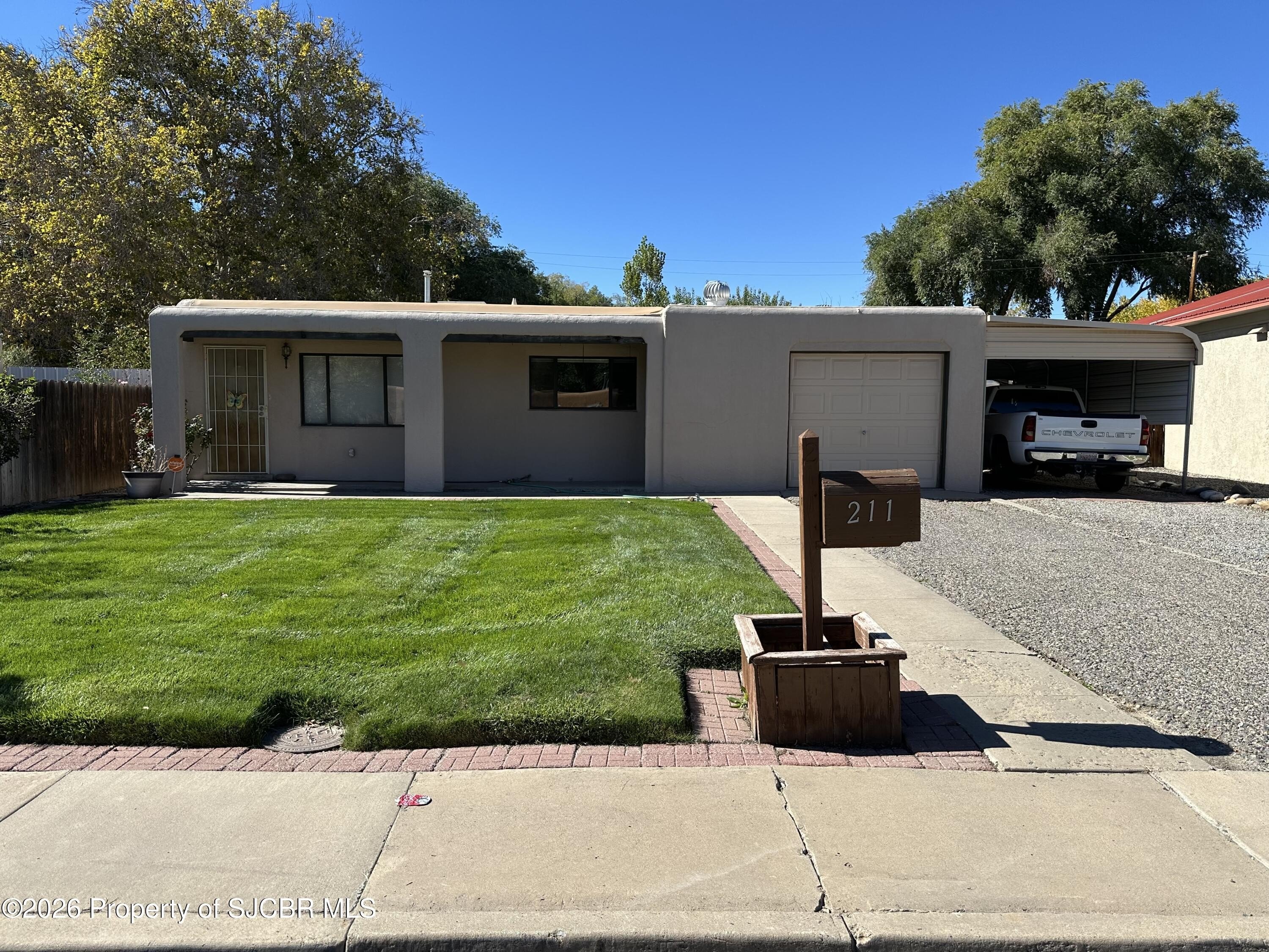 Single Family 3BR 2BA - 211 EL PASO Drive, Farmington, NM