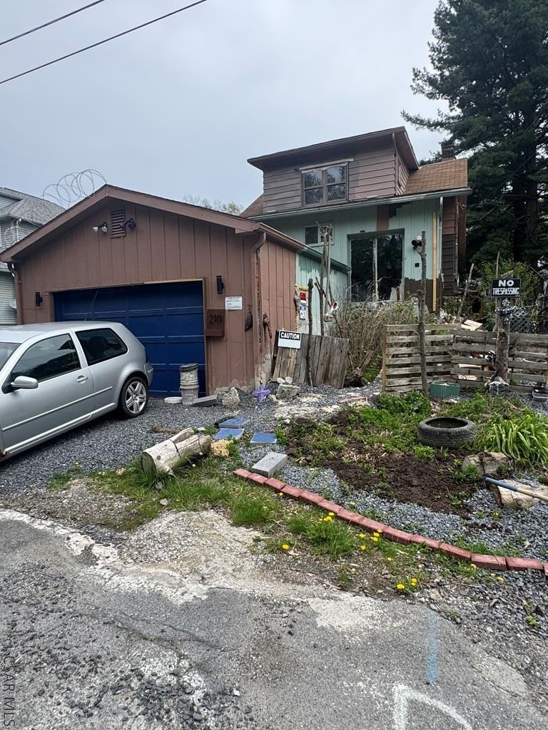 Single Family 2BR 1BA - 210 HAZEL ST, Parkhill, PA