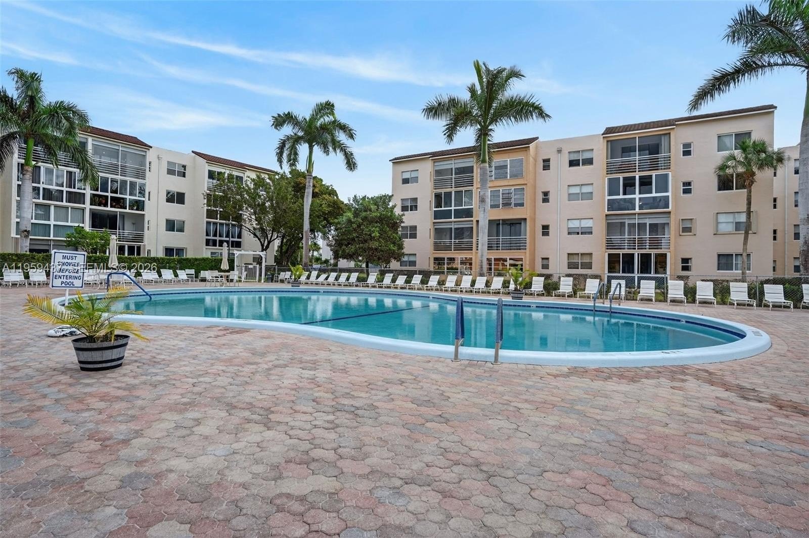 Condo 1BR 1BA - 2821 Somerset Dr, Lauderdale Lakes, FL