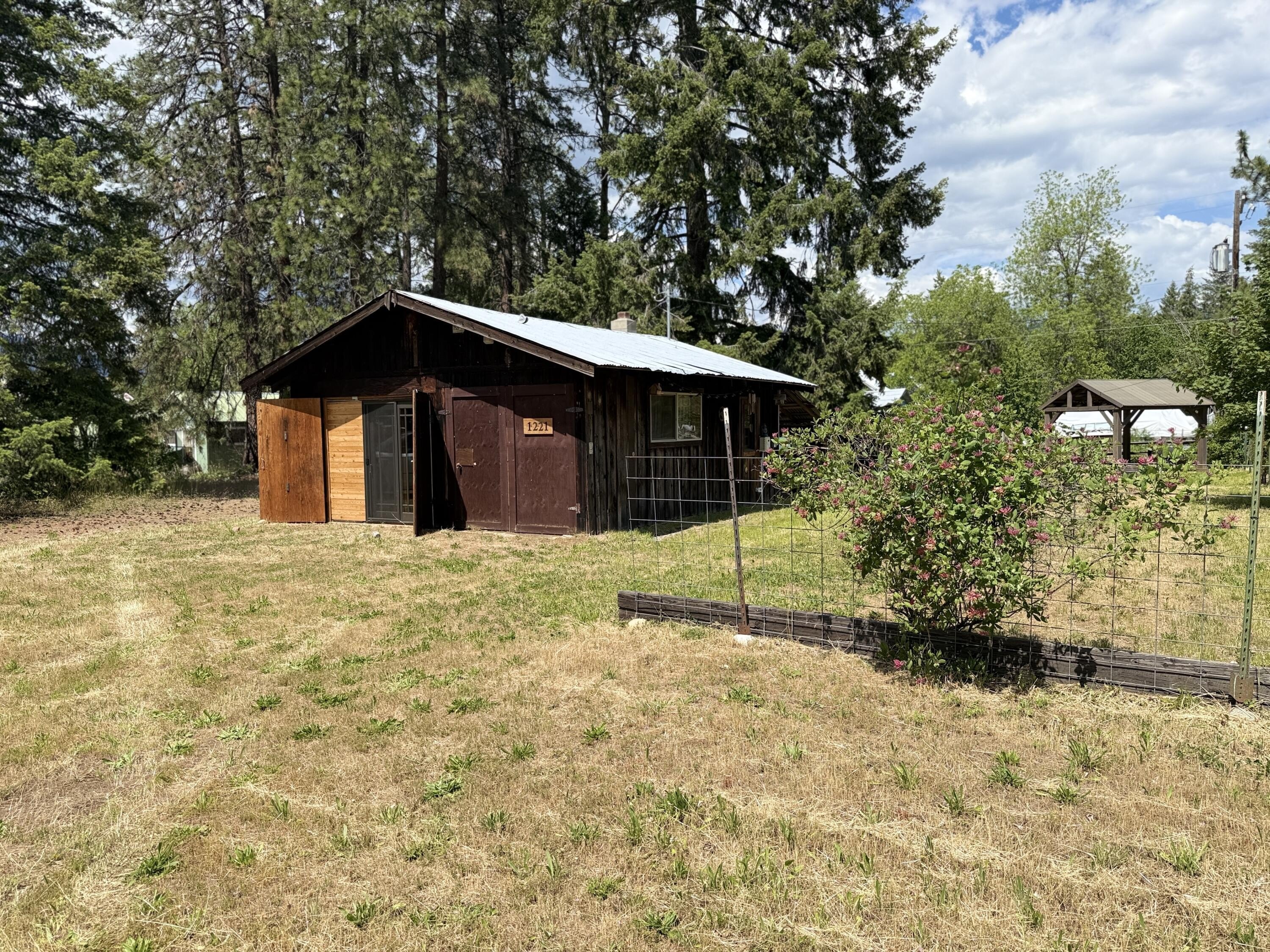 Single Family 1BR 1BA - 1221 MINTER Ave, MARCUS, WA